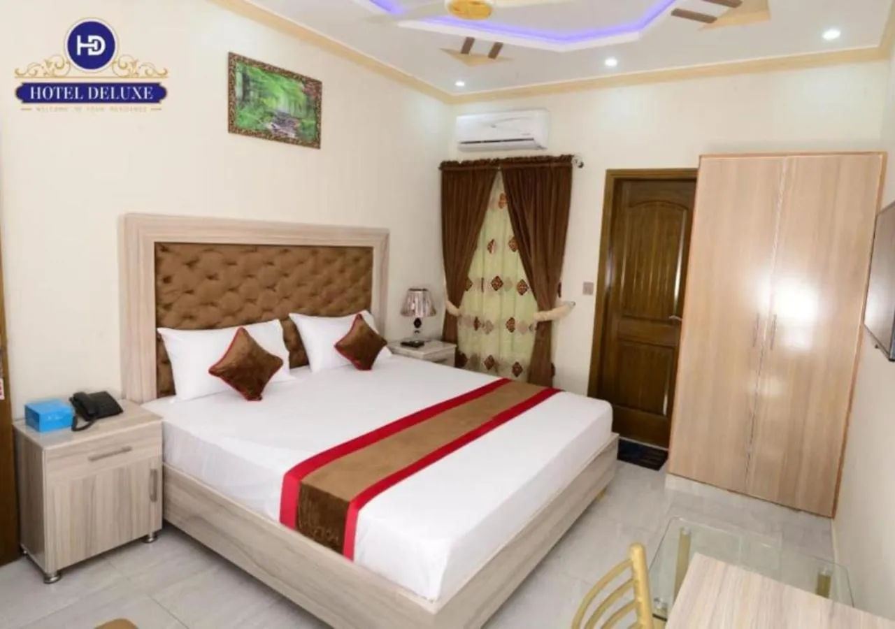 Bed in Hotel Deluxe Lahore