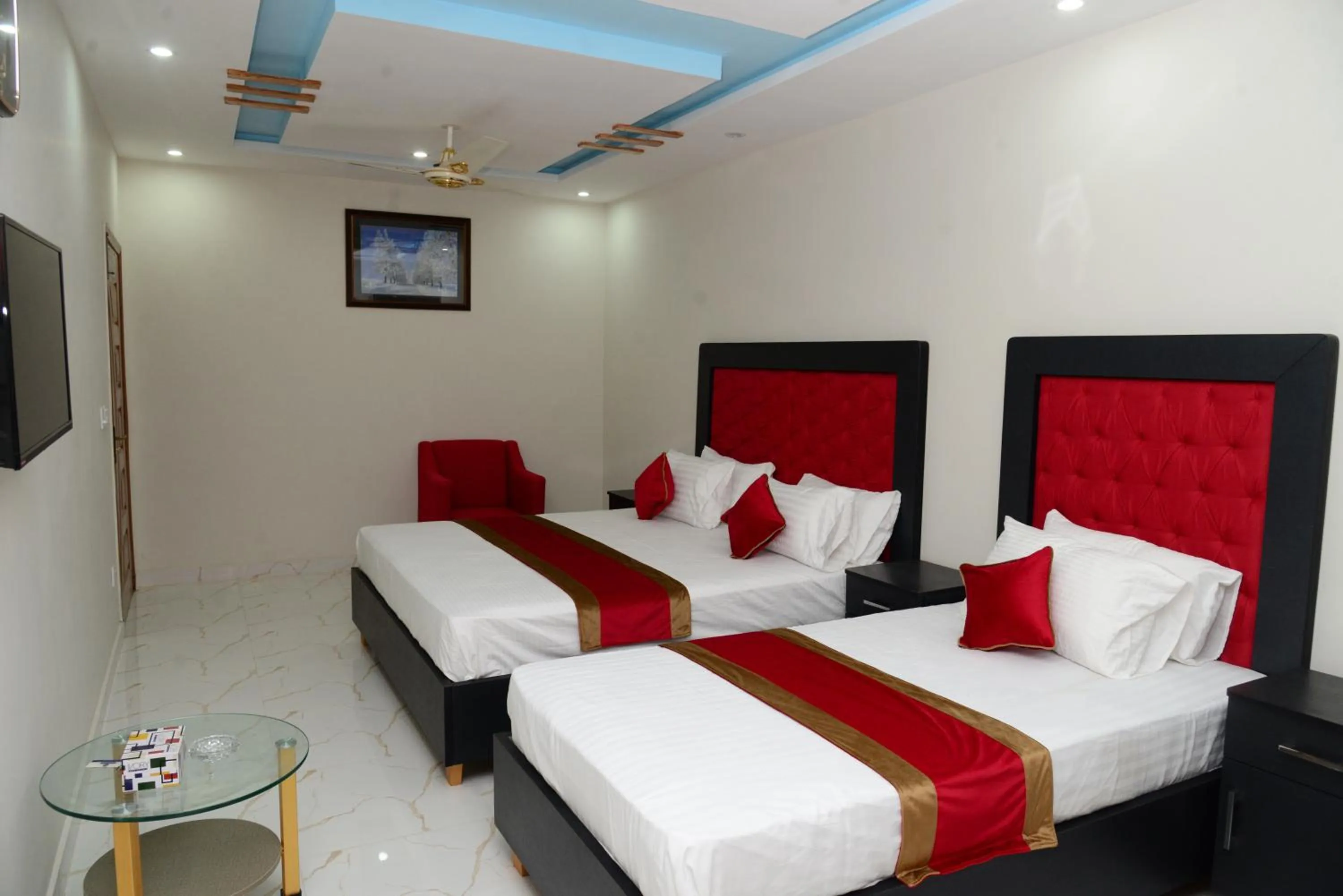 Bed in Hotel Deluxe Lahore