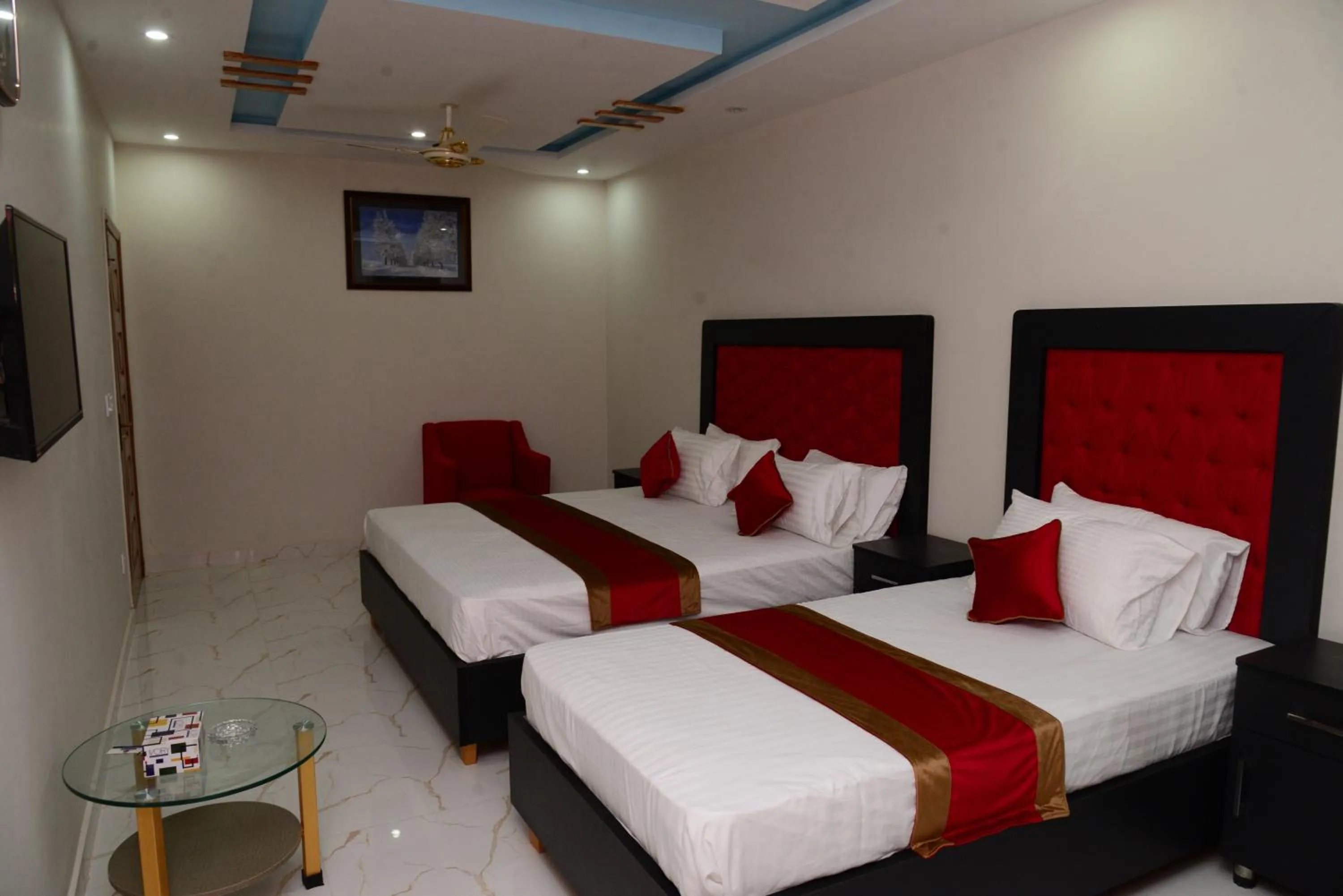 Bed in Hotel Deluxe Lahore