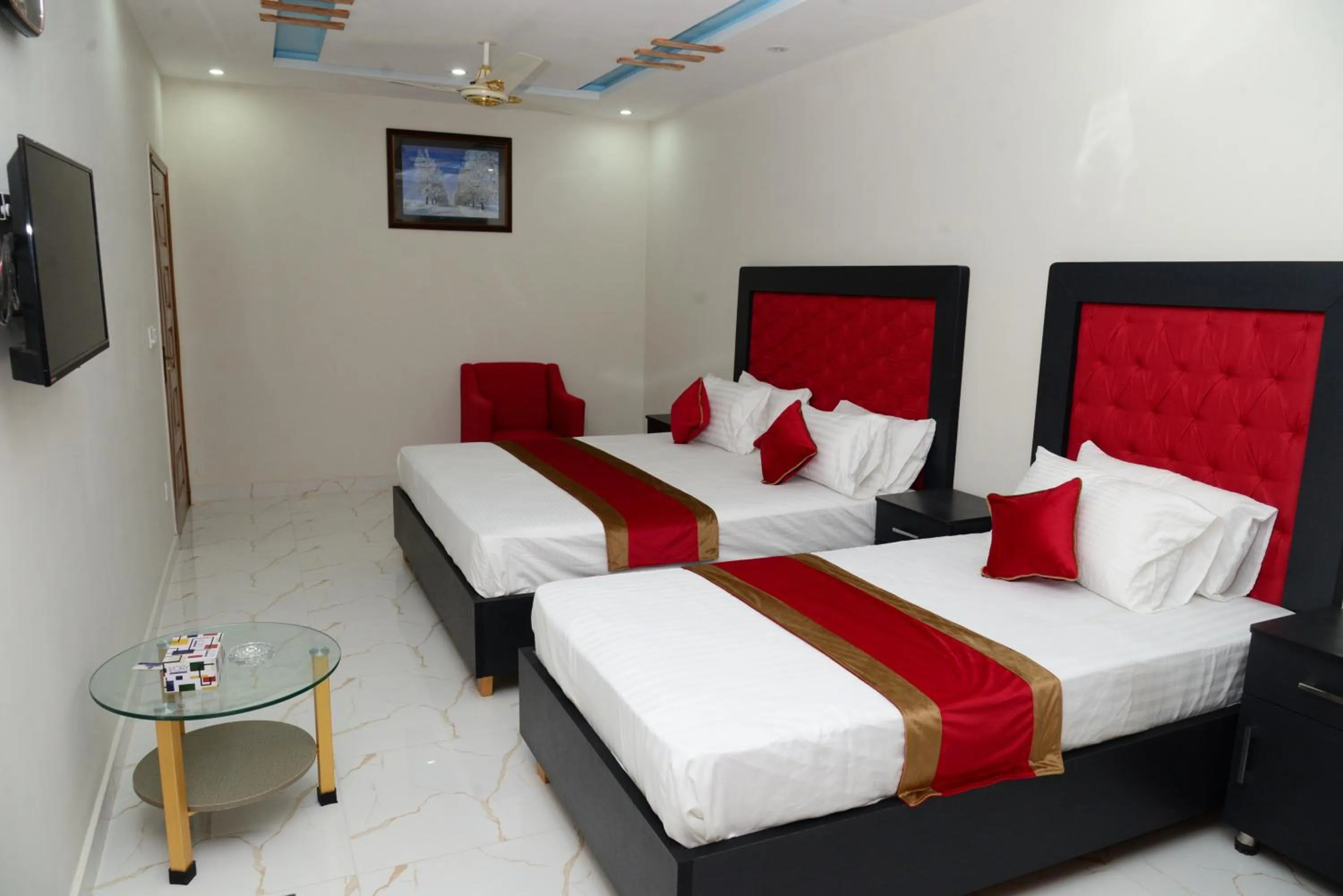 Bed in Hotel Deluxe Lahore