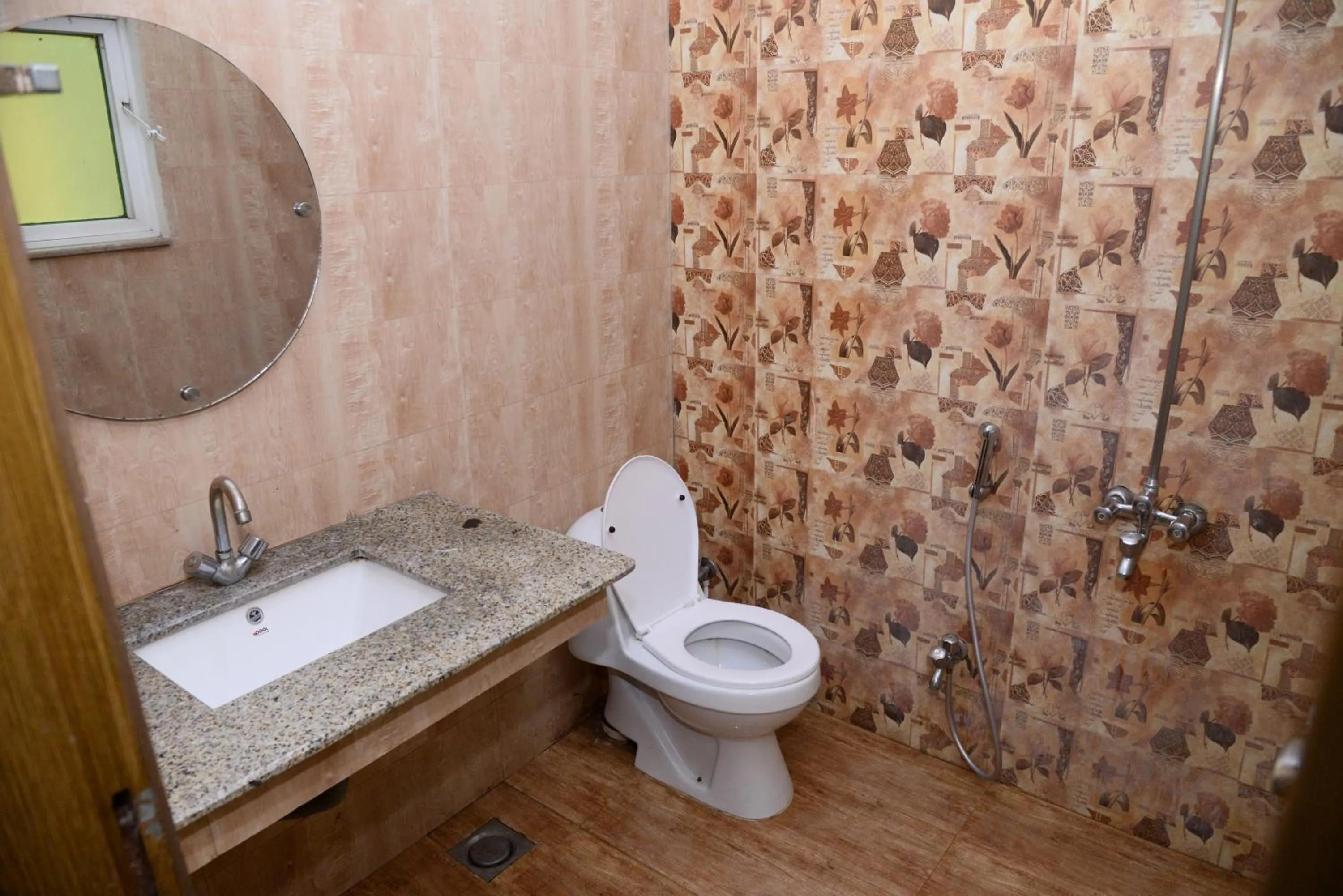 Bathroom in Hotel Deluxe Lahore