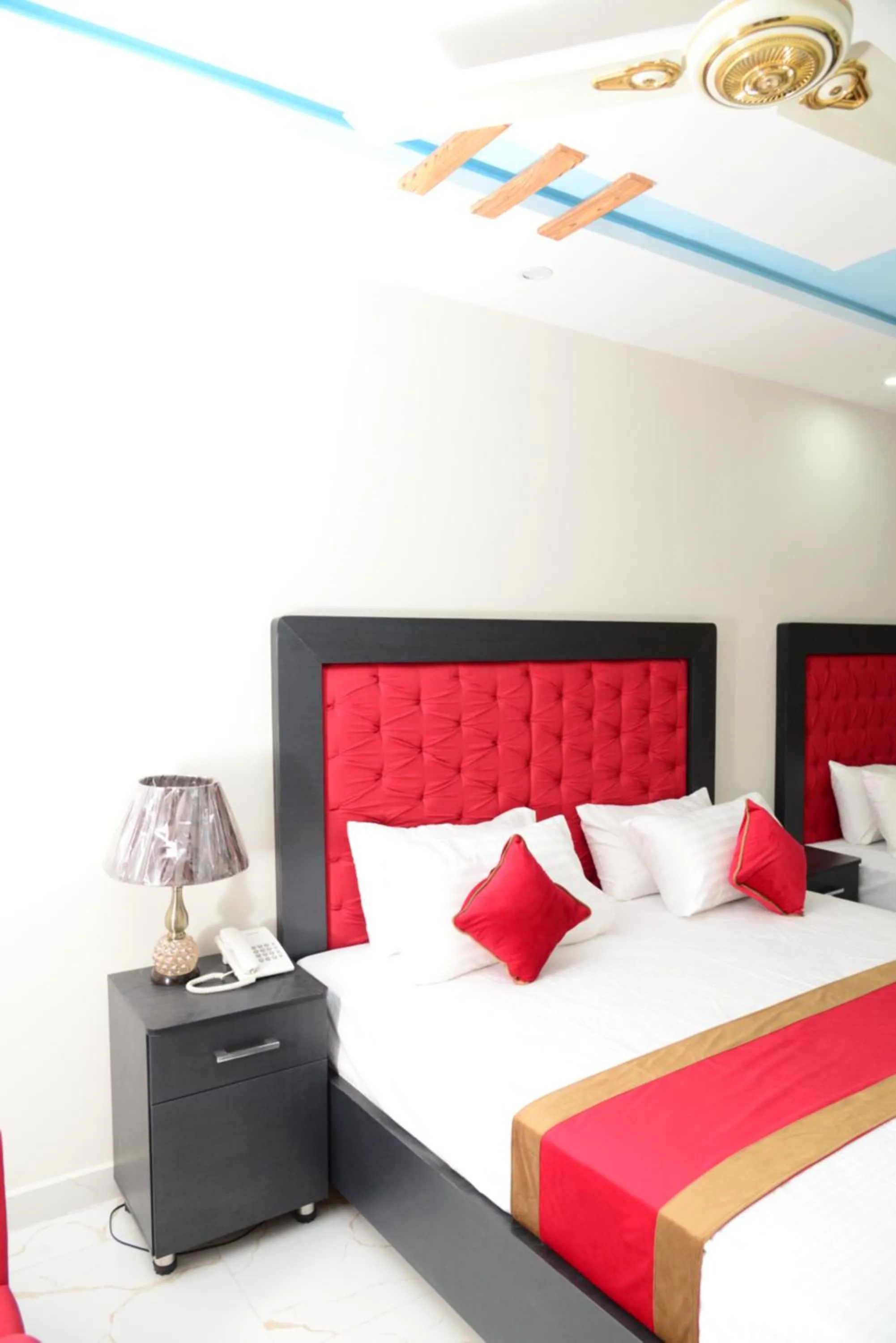 Bed in Hotel Deluxe Lahore