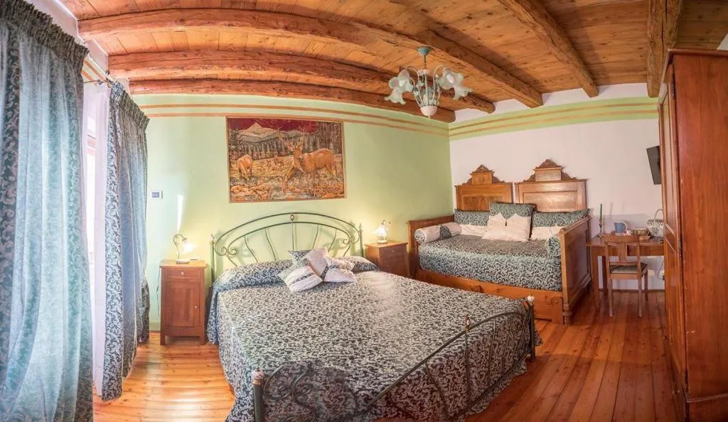 Photo of the whole room, Bed in Antica Villa Sophie