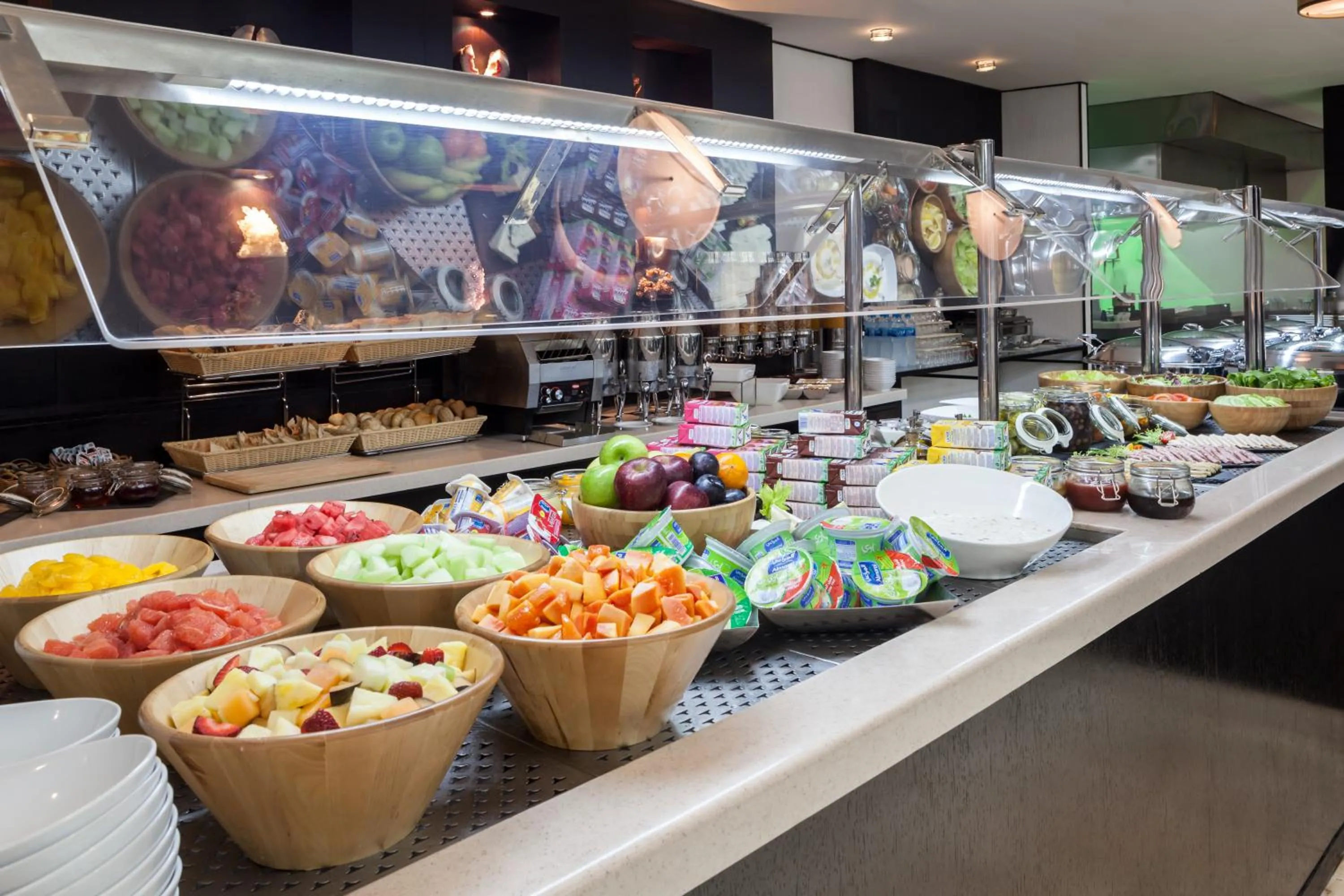 Restaurant/places to eat in Holiday Inn Dubai Al Barsha by IHG