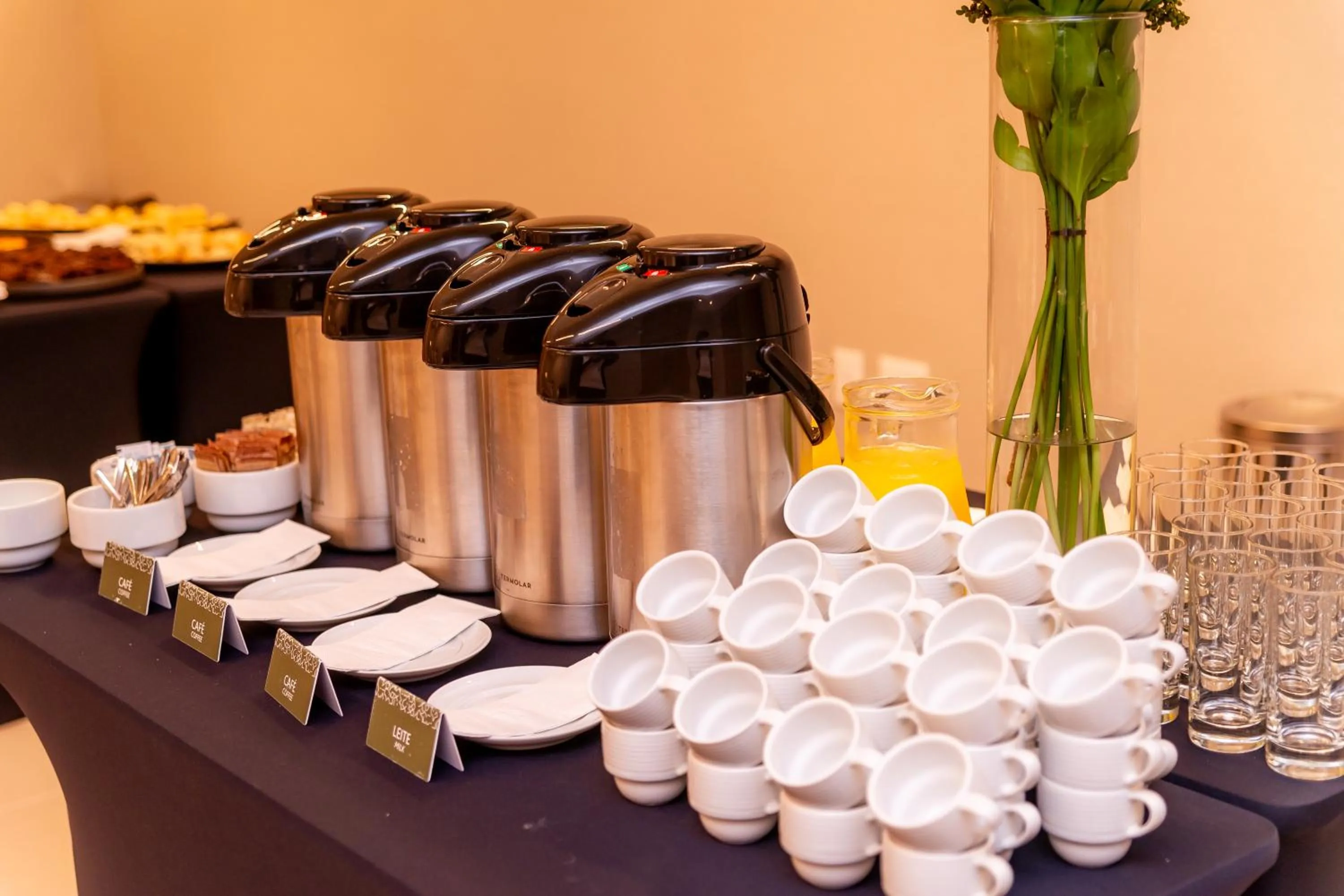 Restaurant/places to eat in K-Platz Hotel