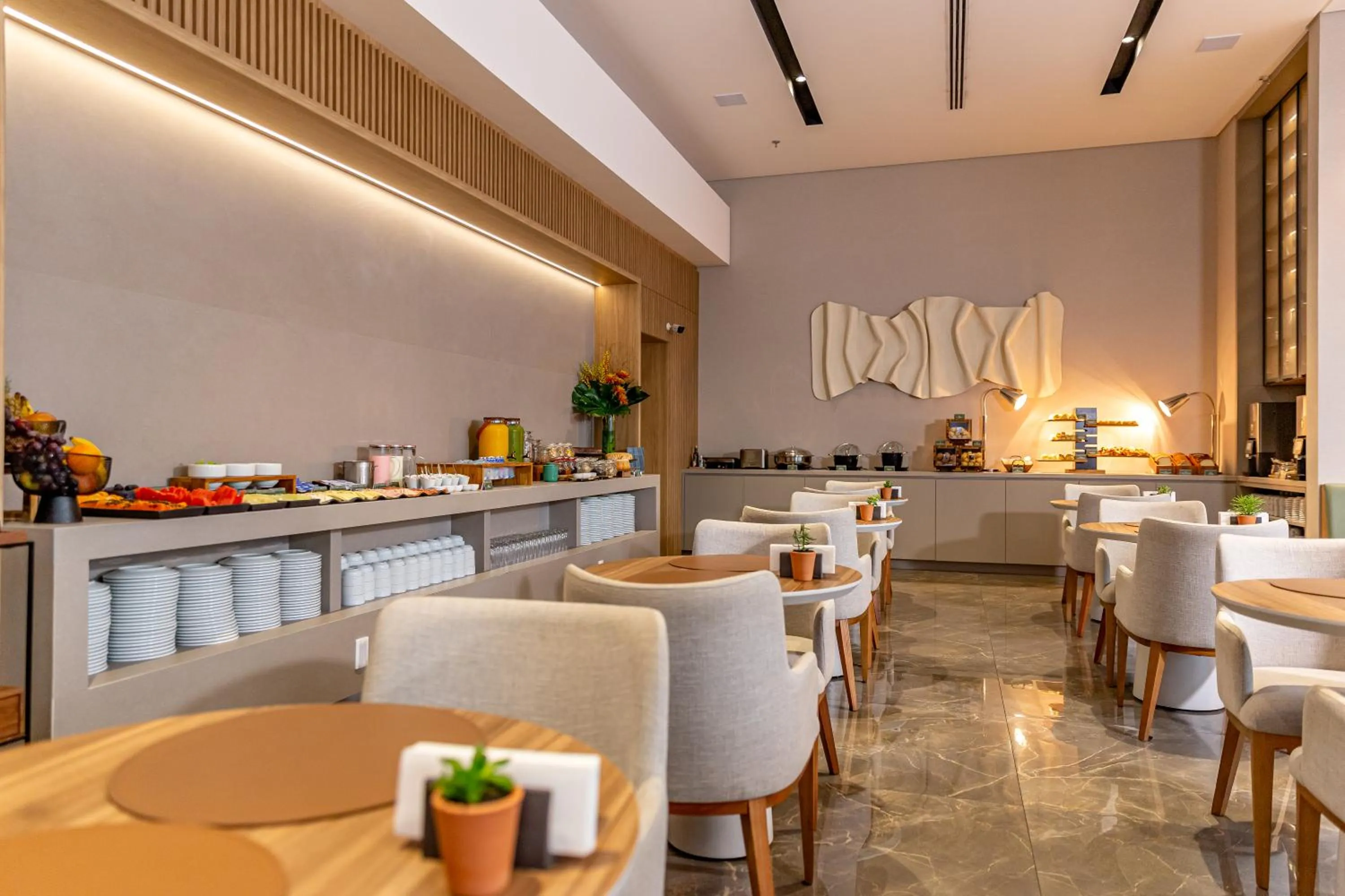 Restaurant/places to eat in K-Platz Hotel