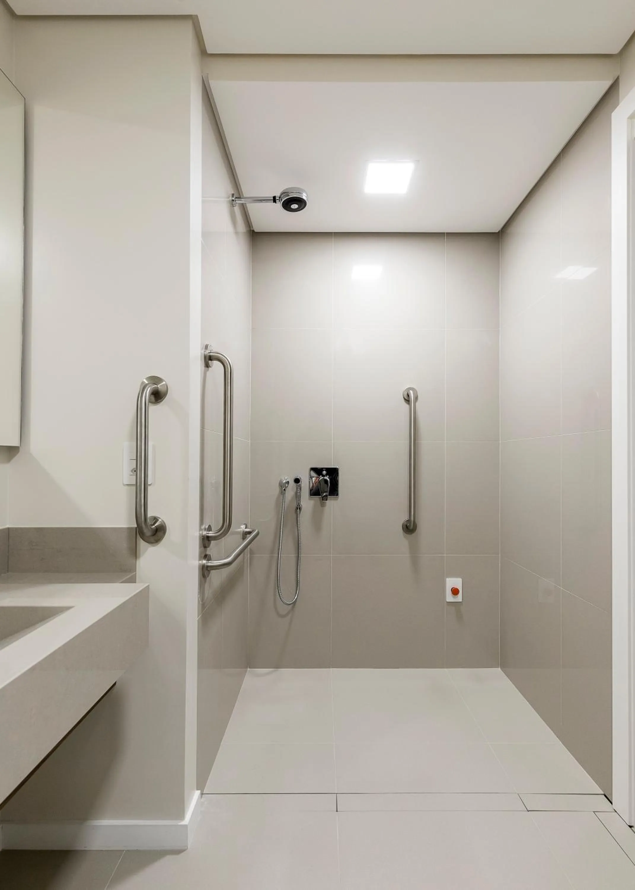 Shower in K-Platz Hotel