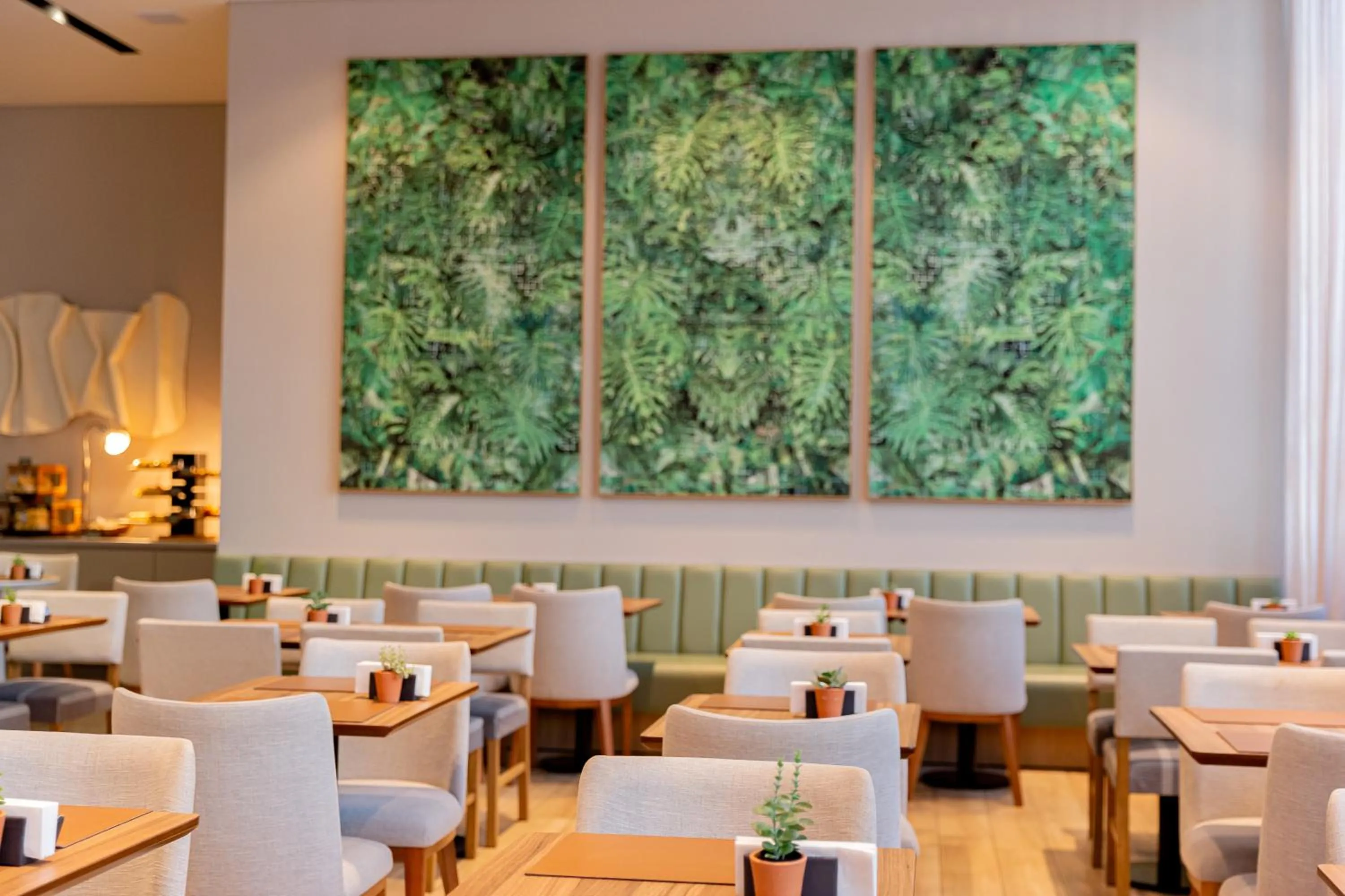 Restaurant/places to eat in K-Platz Hotel