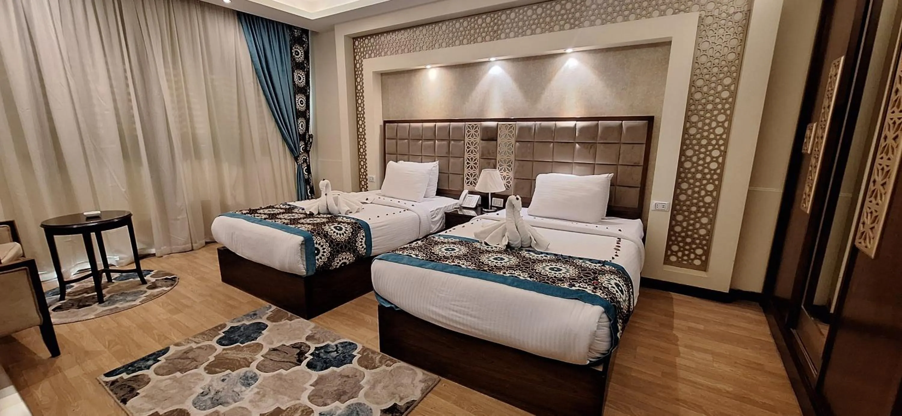 Photo of the whole room, Bed in Nile Transport Hotel