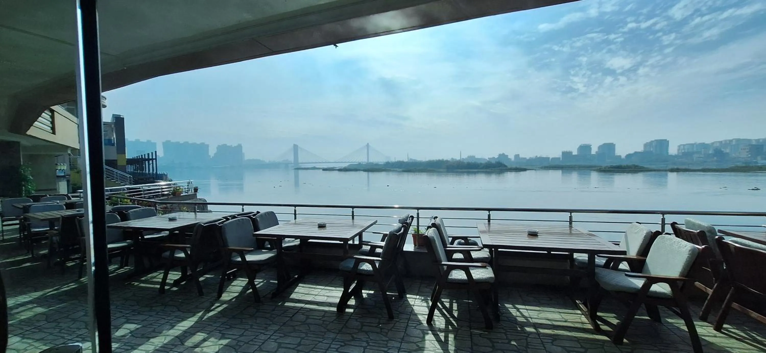 Day in Nile Transport Hotel