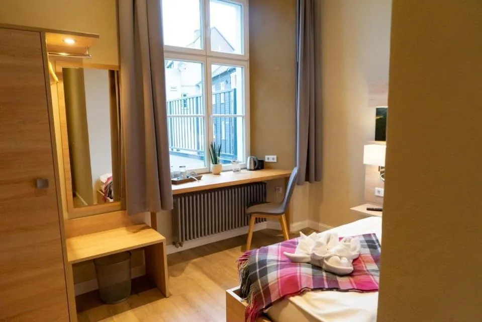 Bedroom, Bed in Zum Landsberger Hof