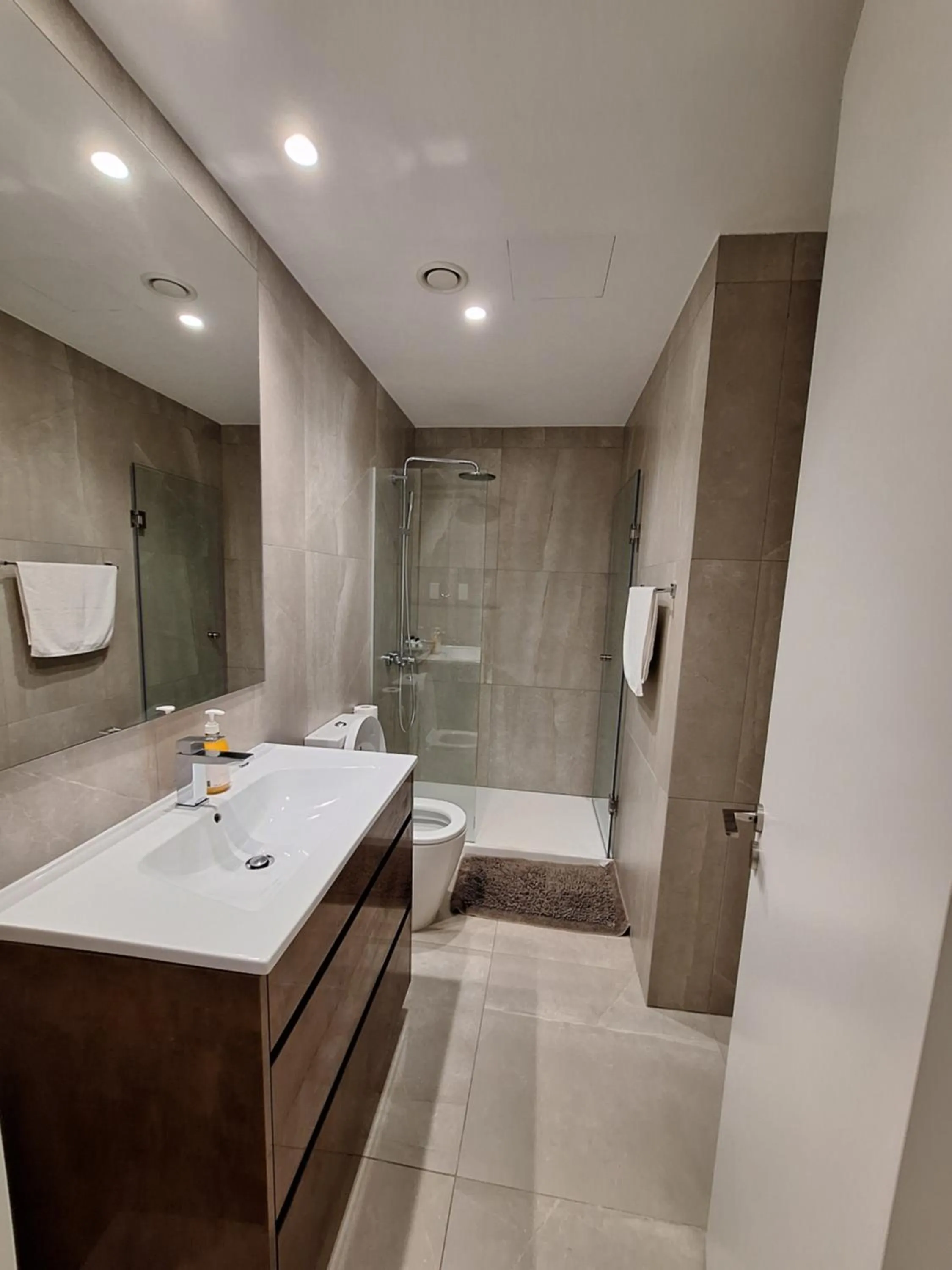 Shower in Emerald Suites