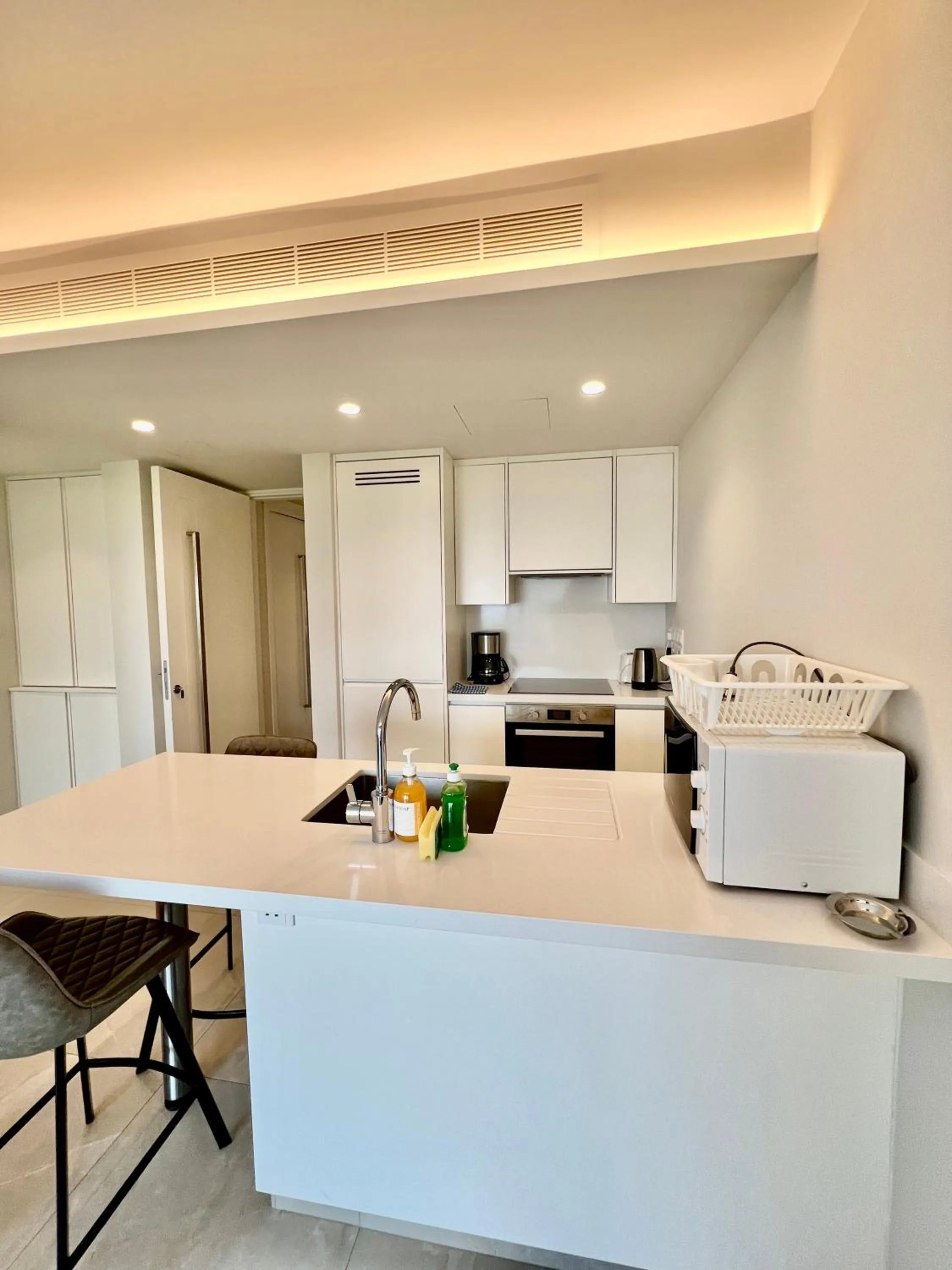 Kitchen or kitchenette in Emerald Suites