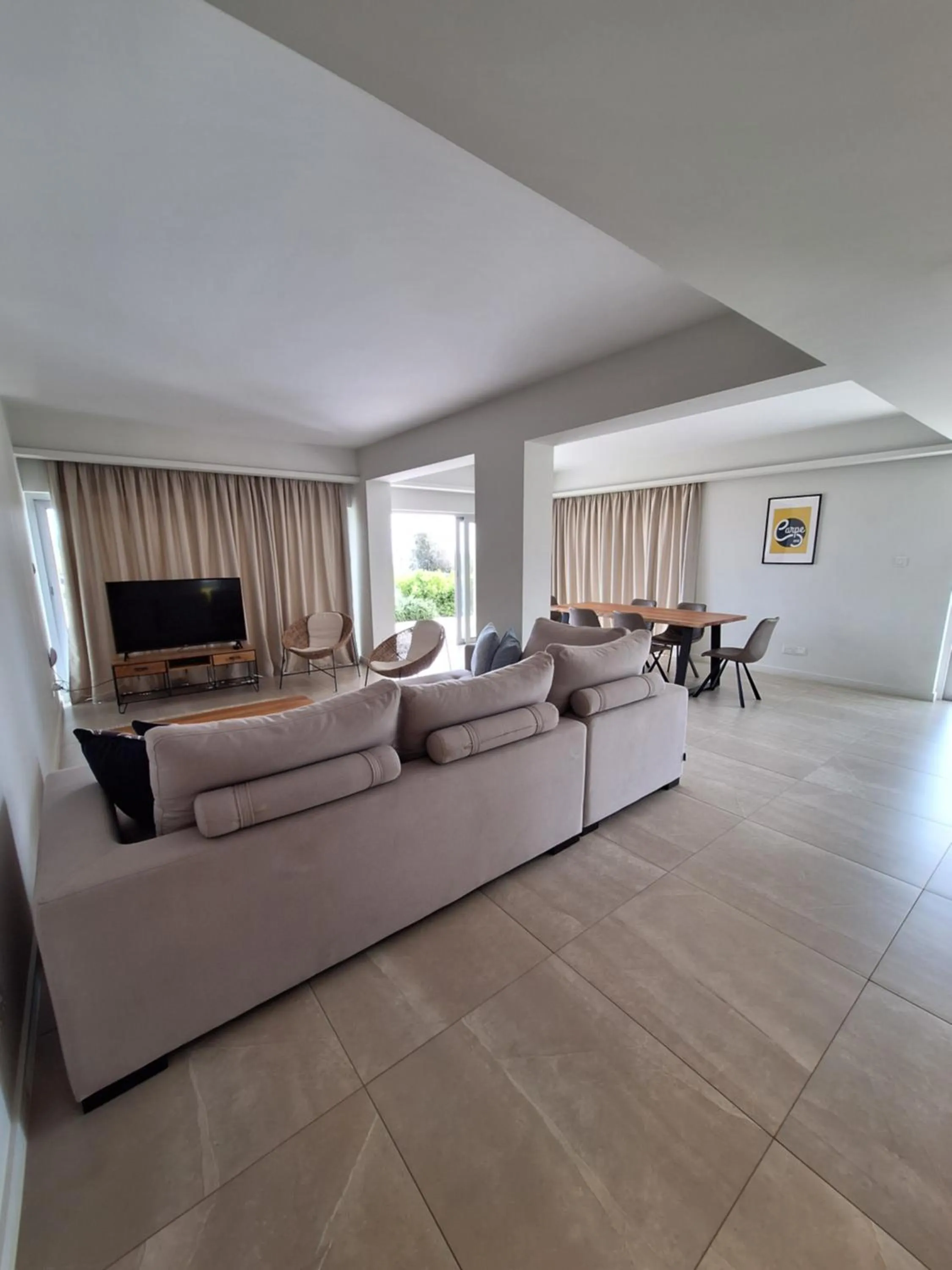 TV and multimedia in Emerald Suites