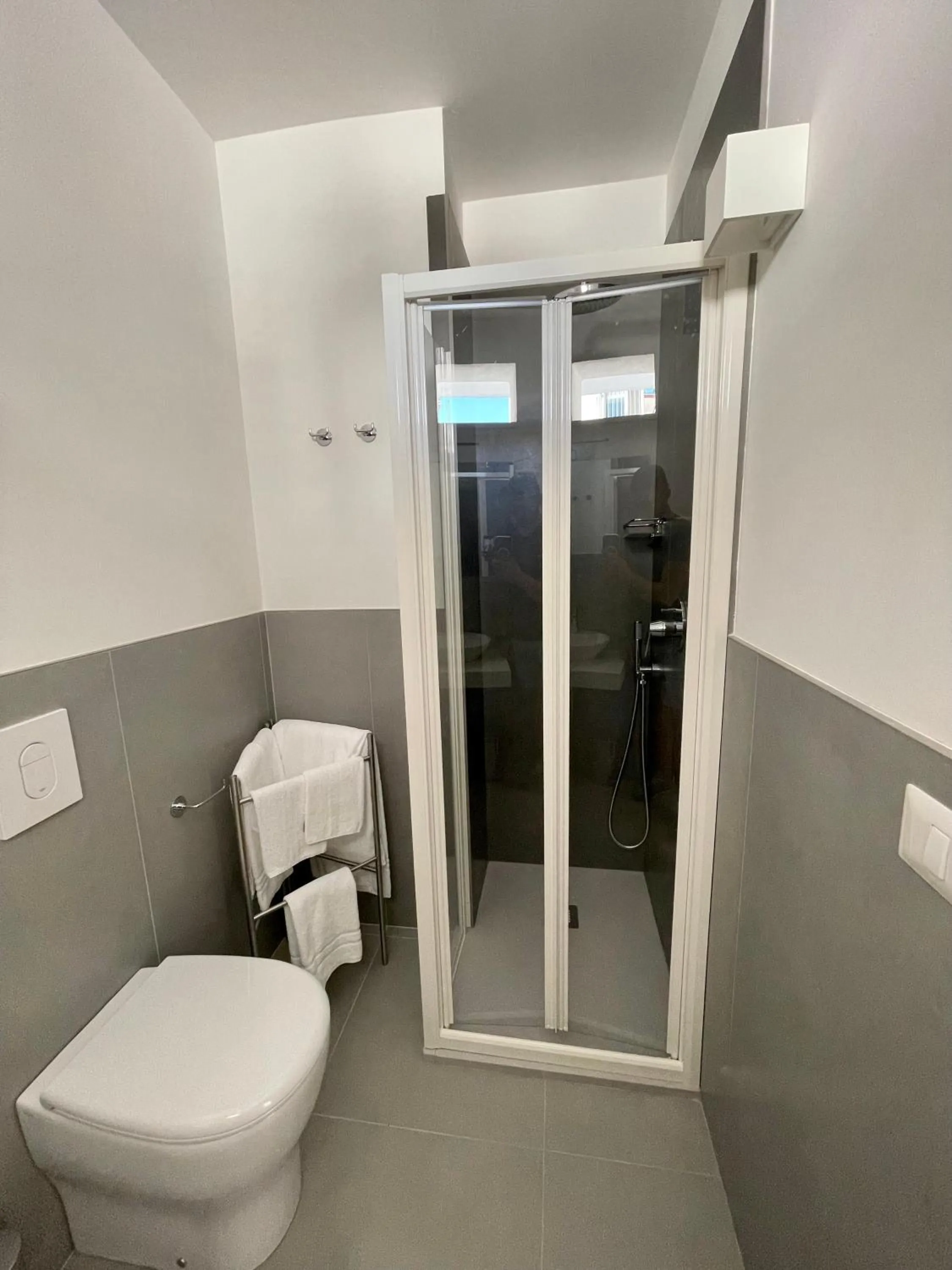 Shower in Matthew's Home B&B