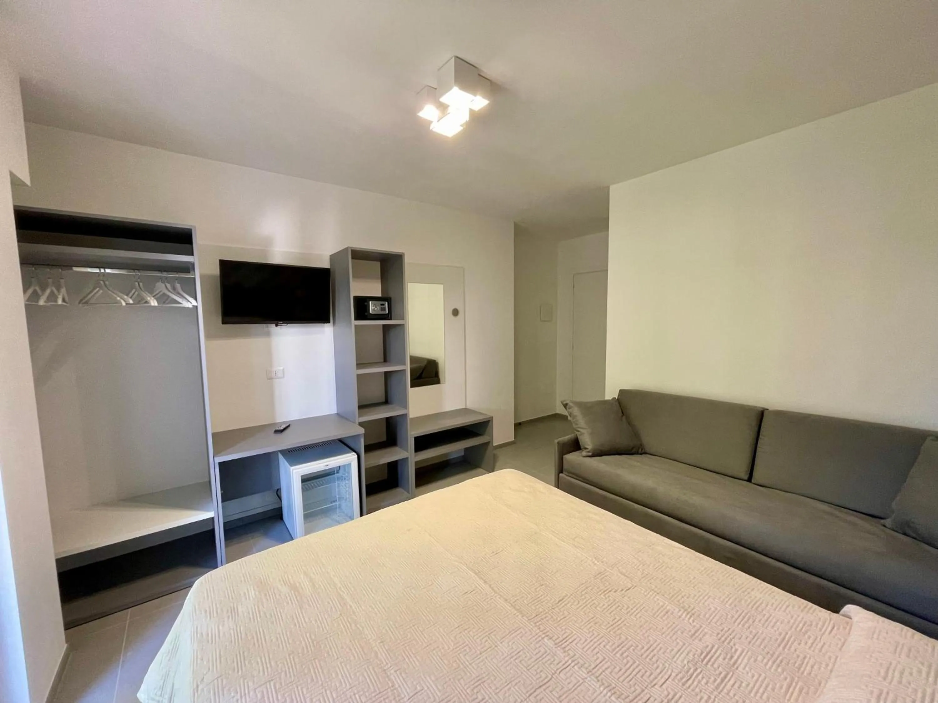 TV and multimedia, Bed in Matthew's Home B&B