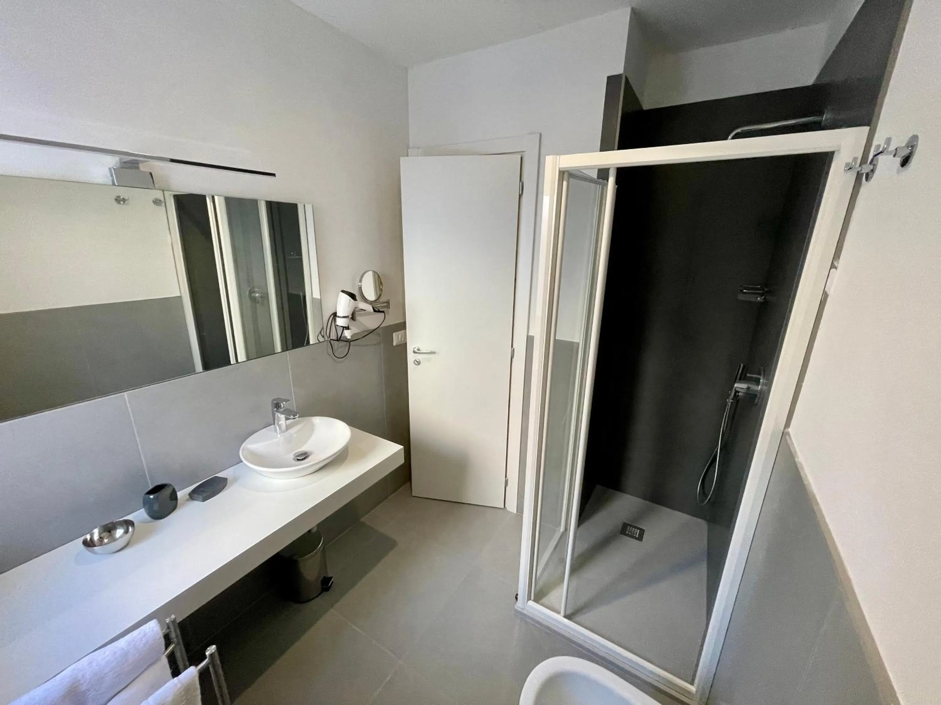 Shower in Matthew's Home B&B