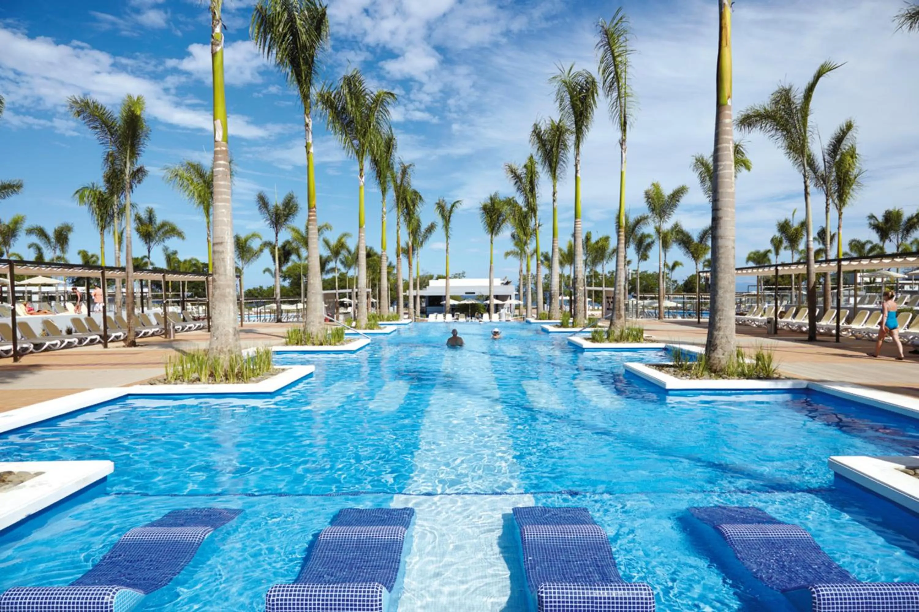 Swimming pool in Riu Palace Costa Rica - All Inclusive