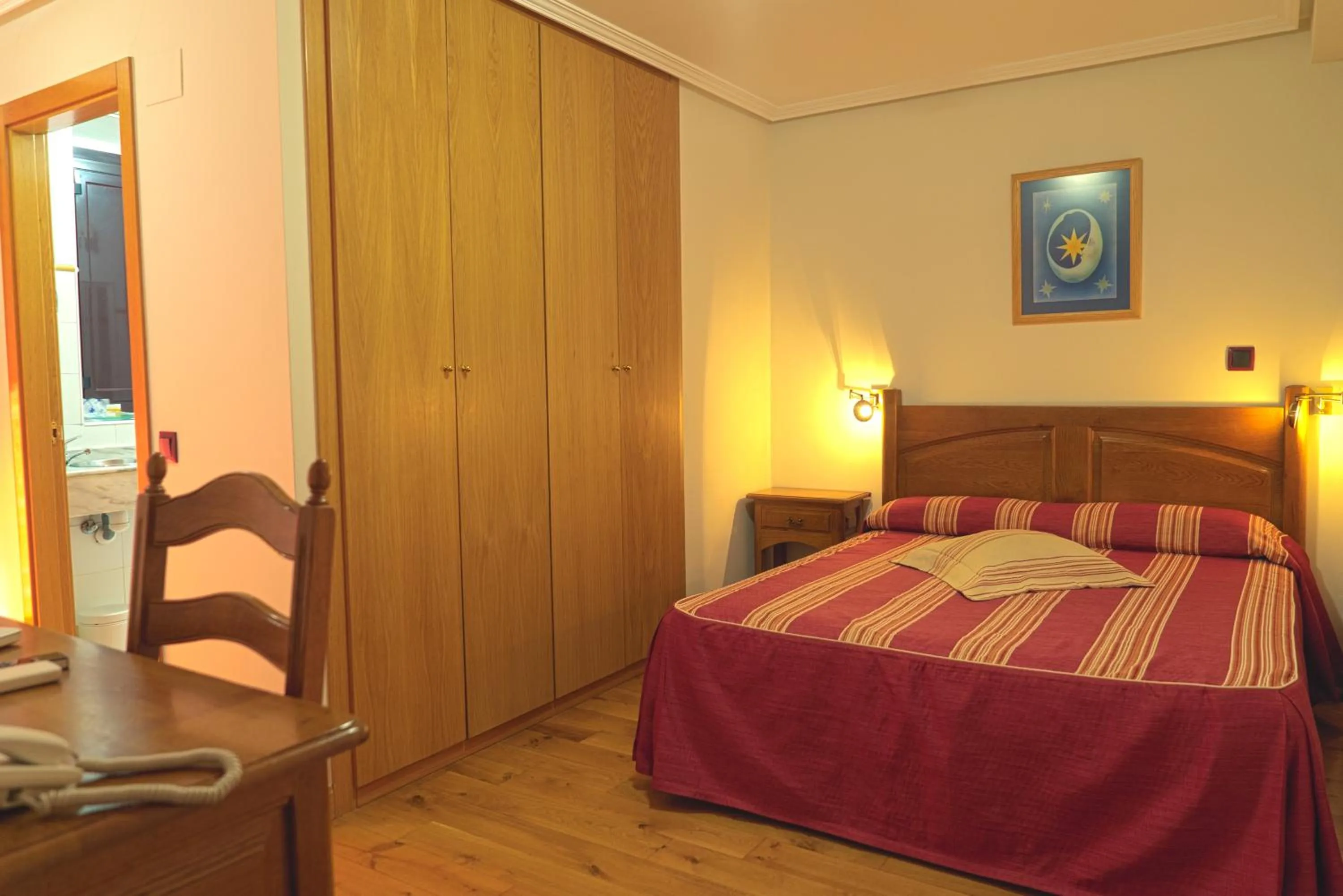 Photo of the whole room, Bed in Hotel Jacobeo