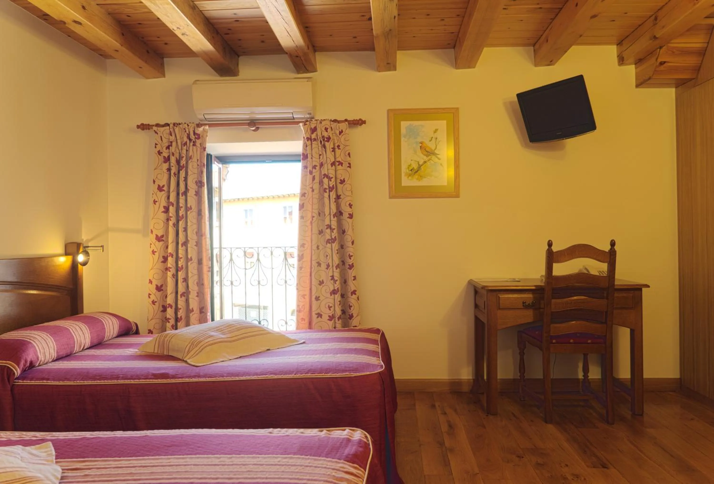 Photo of the whole room, Bed in Hotel Jacobeo