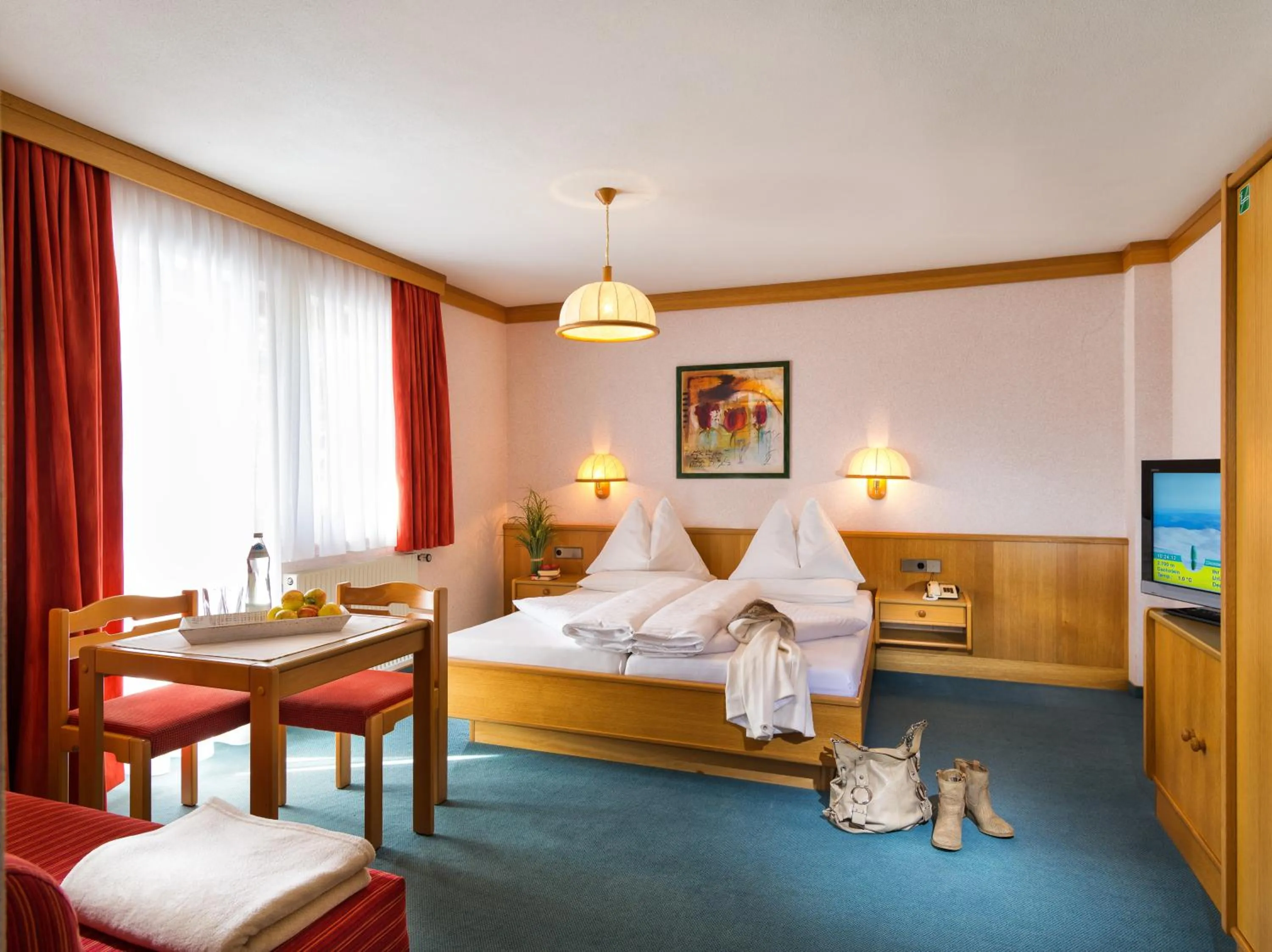 Day, Bed in Der Burgfellnerhof - Adults Only