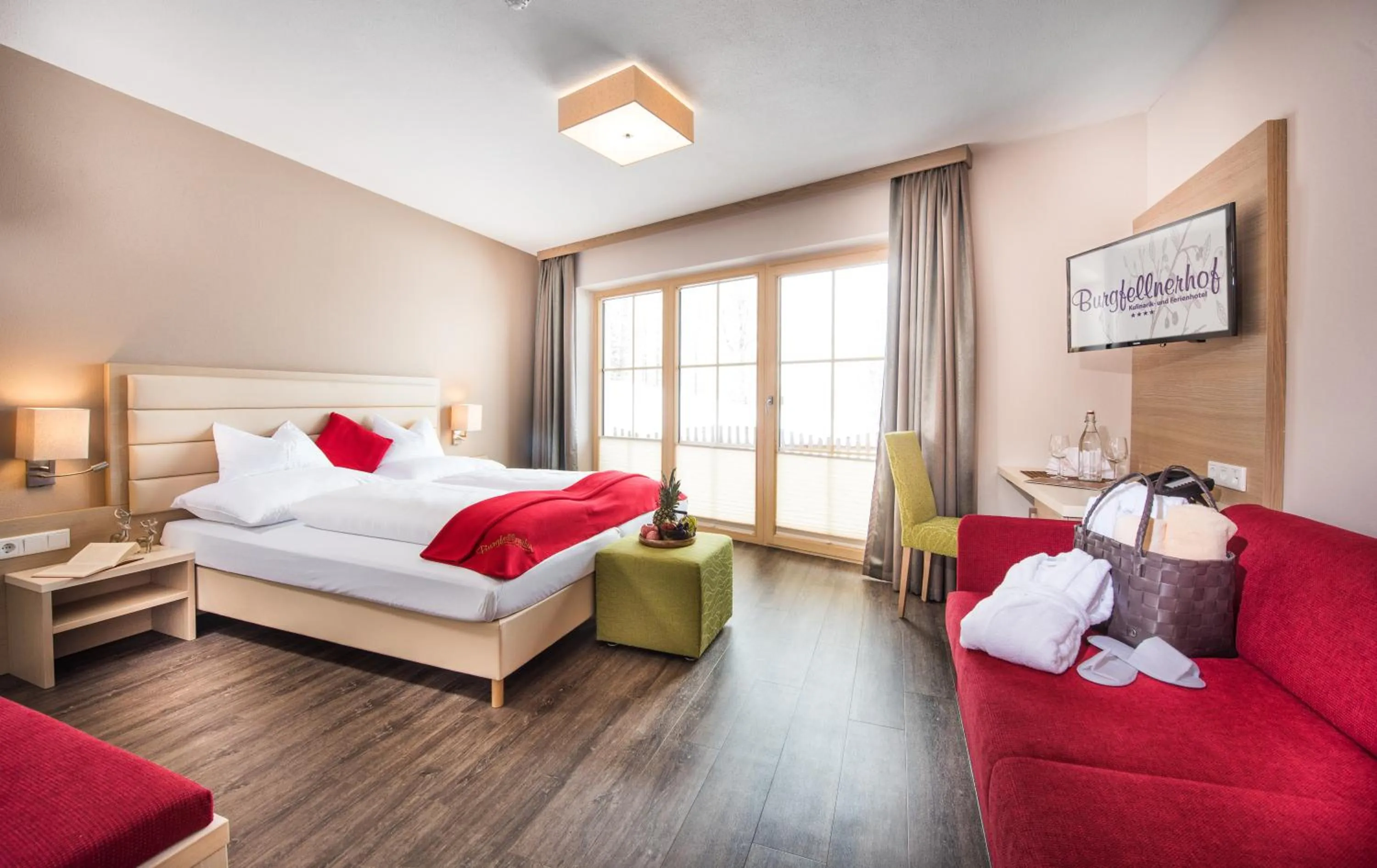 Photo of the whole room, Bed in Der Burgfellnerhof - Adults Only