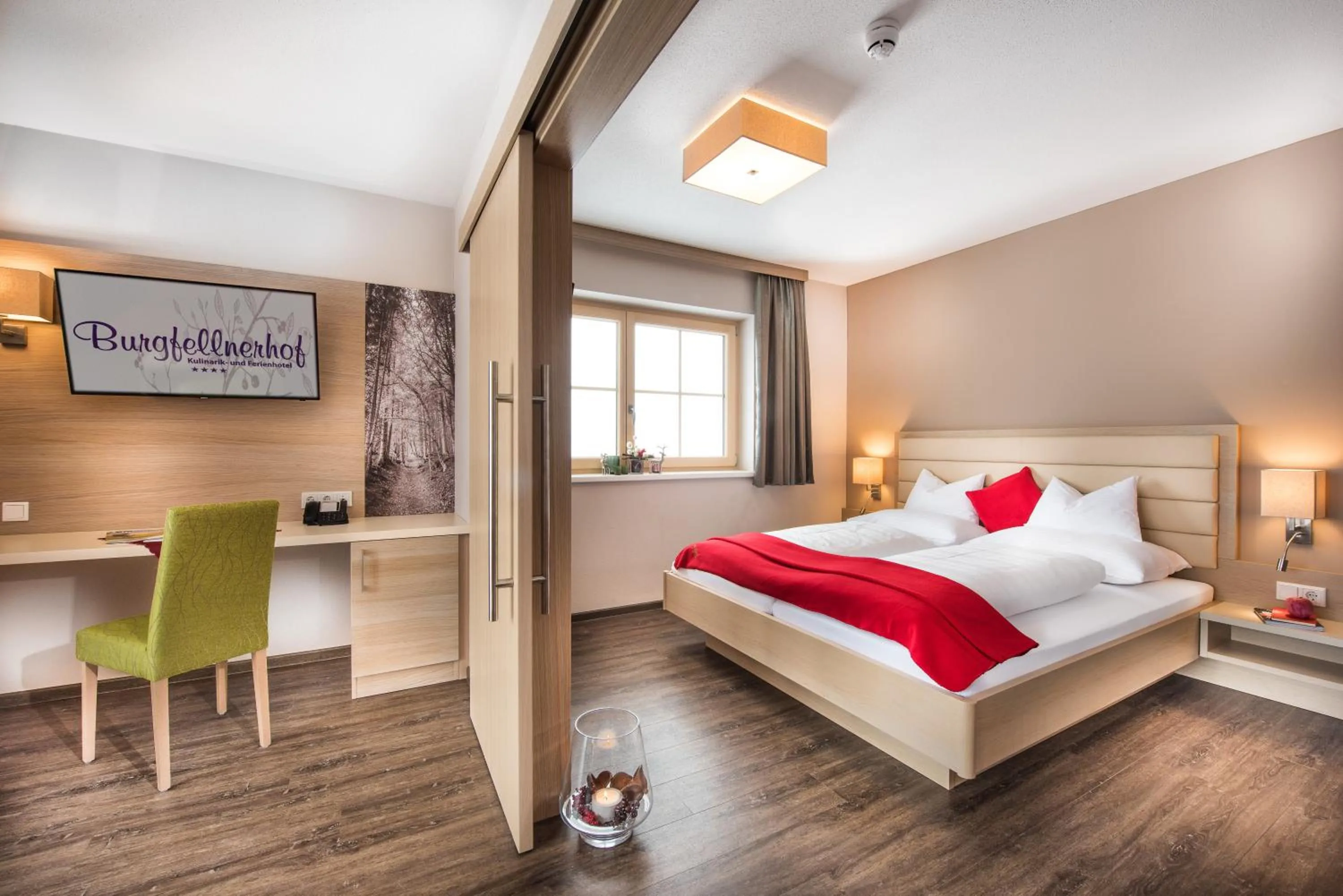 Photo of the whole room, Bed in Der Burgfellnerhof - Adults Only