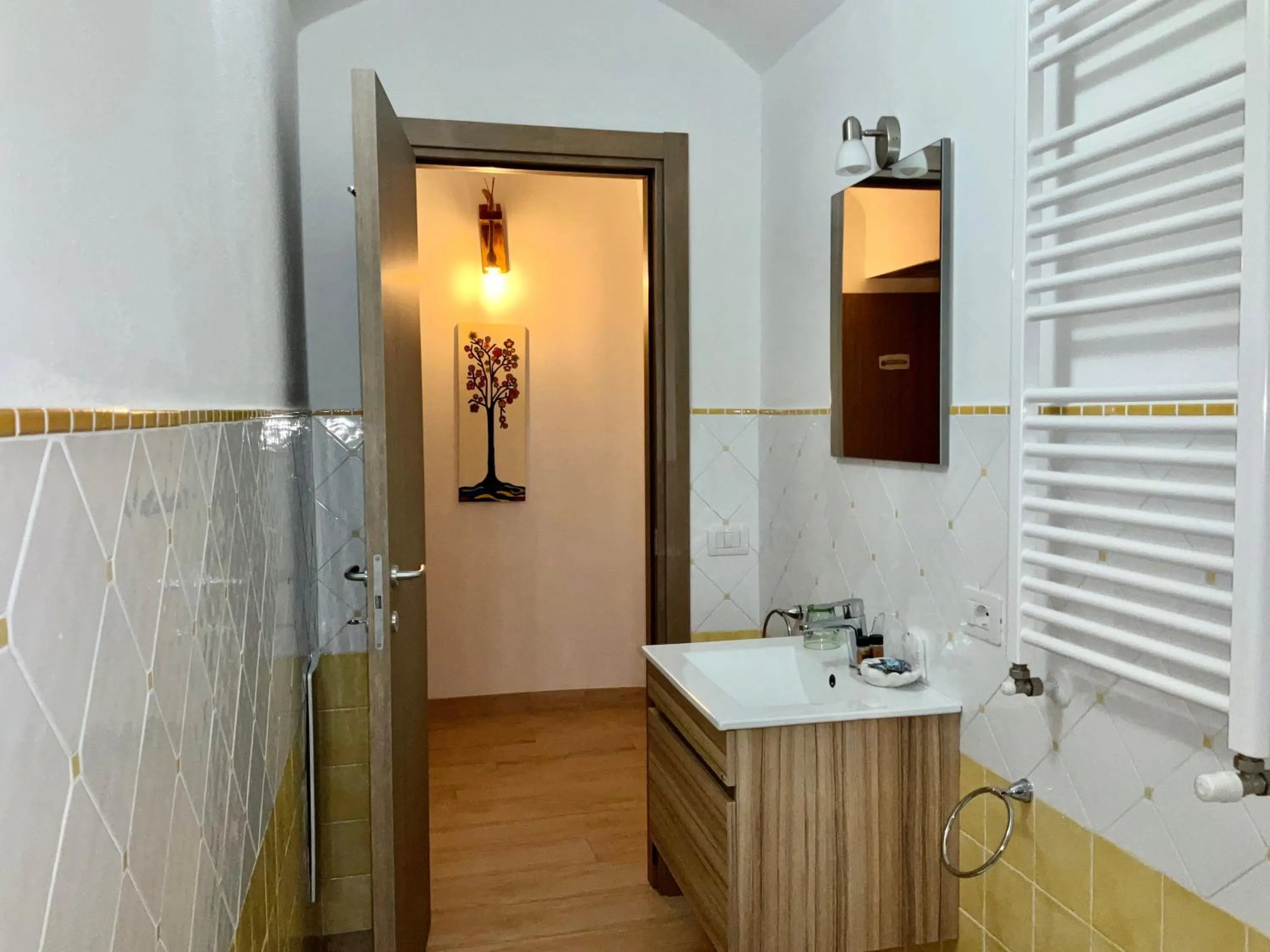 Bathroom in 'A Room de' Scugnizzi