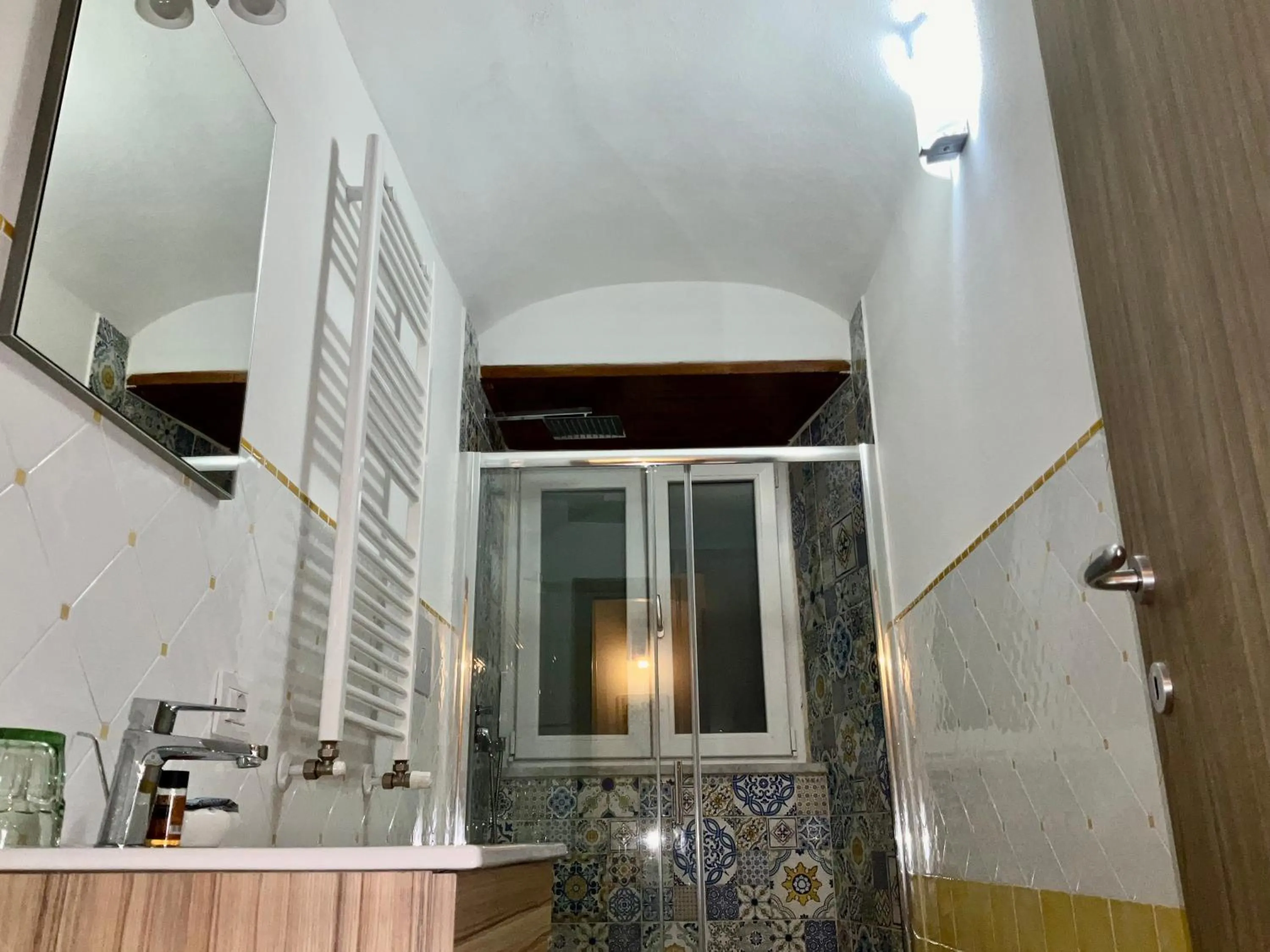 Bathroom in 'A Room de' Scugnizzi