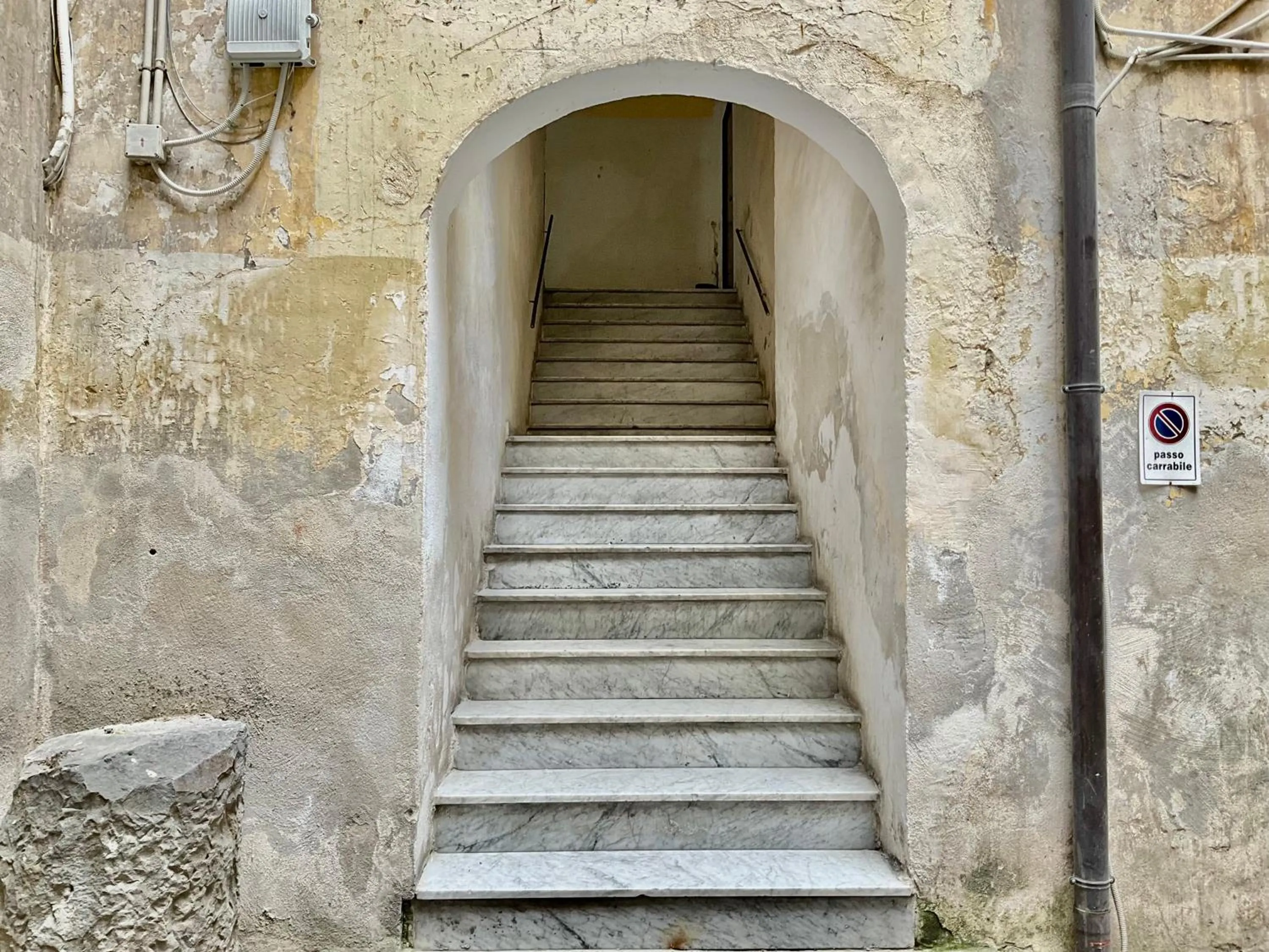 Facade/entrance in 'A Room de' Scugnizzi