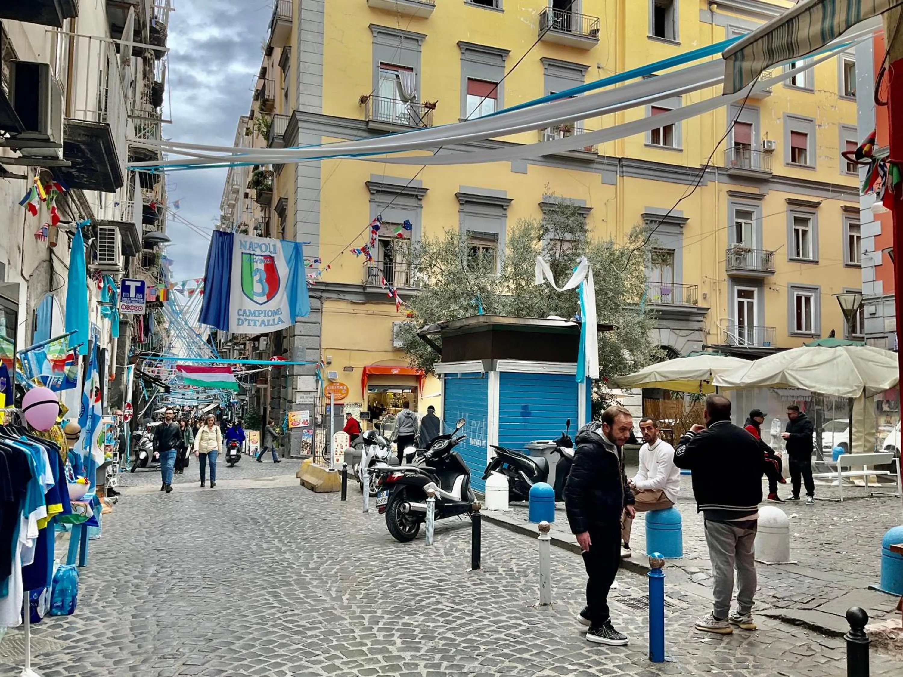 Neighbourhood in 'A Room de' Scugnizzi