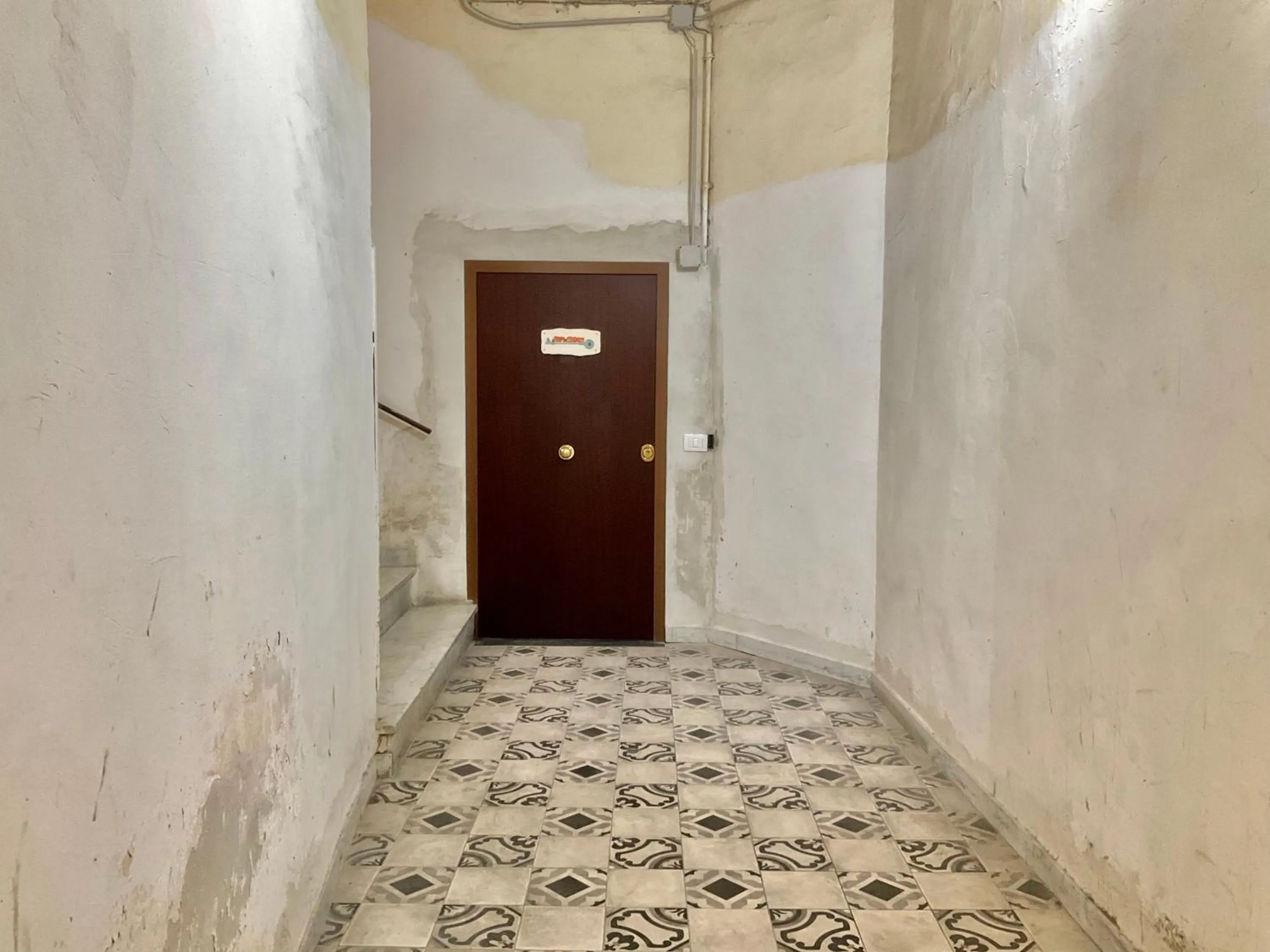 Facade/entrance in 'A Room de' Scugnizzi