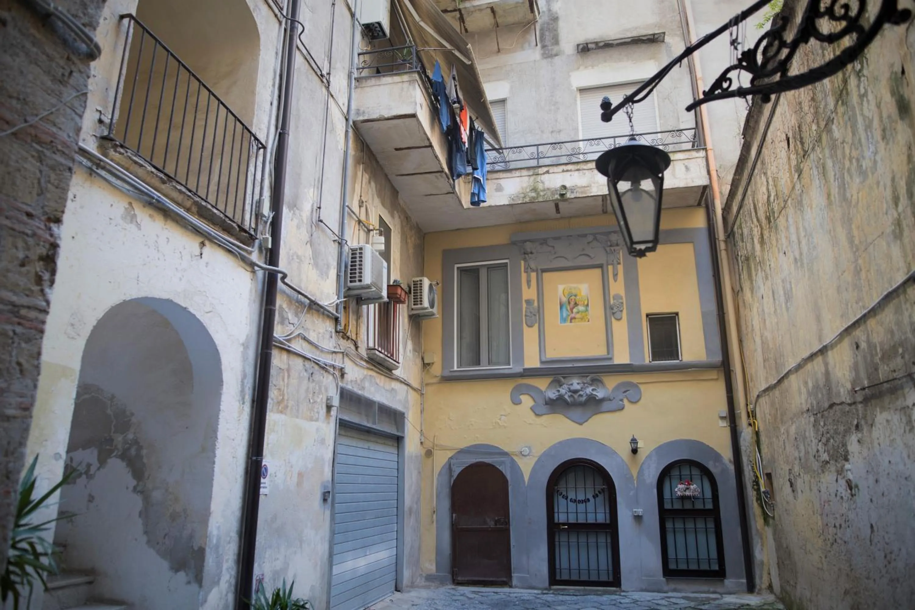 Facade/entrance in 'A Room de' Scugnizzi