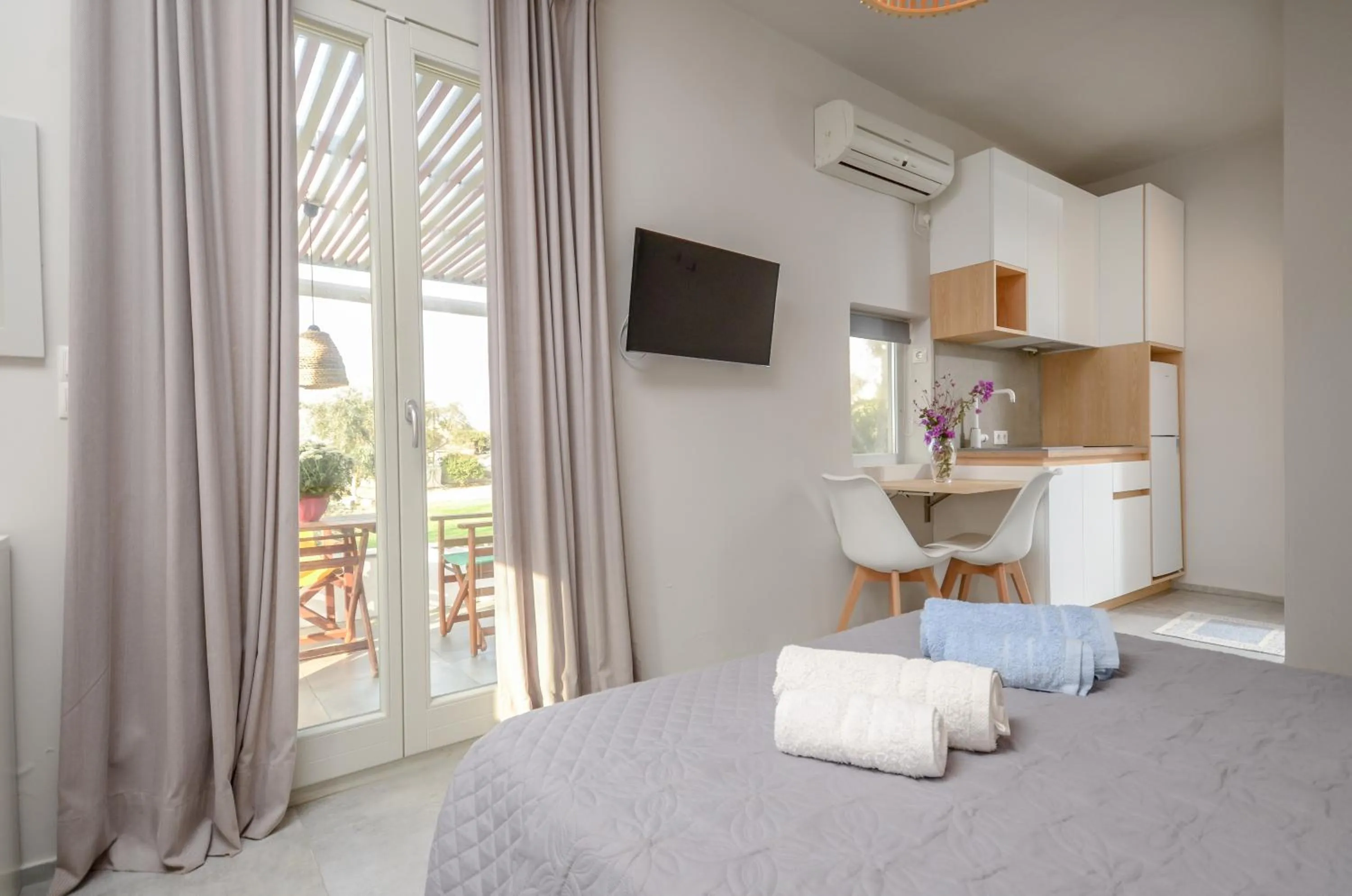 Bedroom, Bed in Ydreos Studios & Apartments