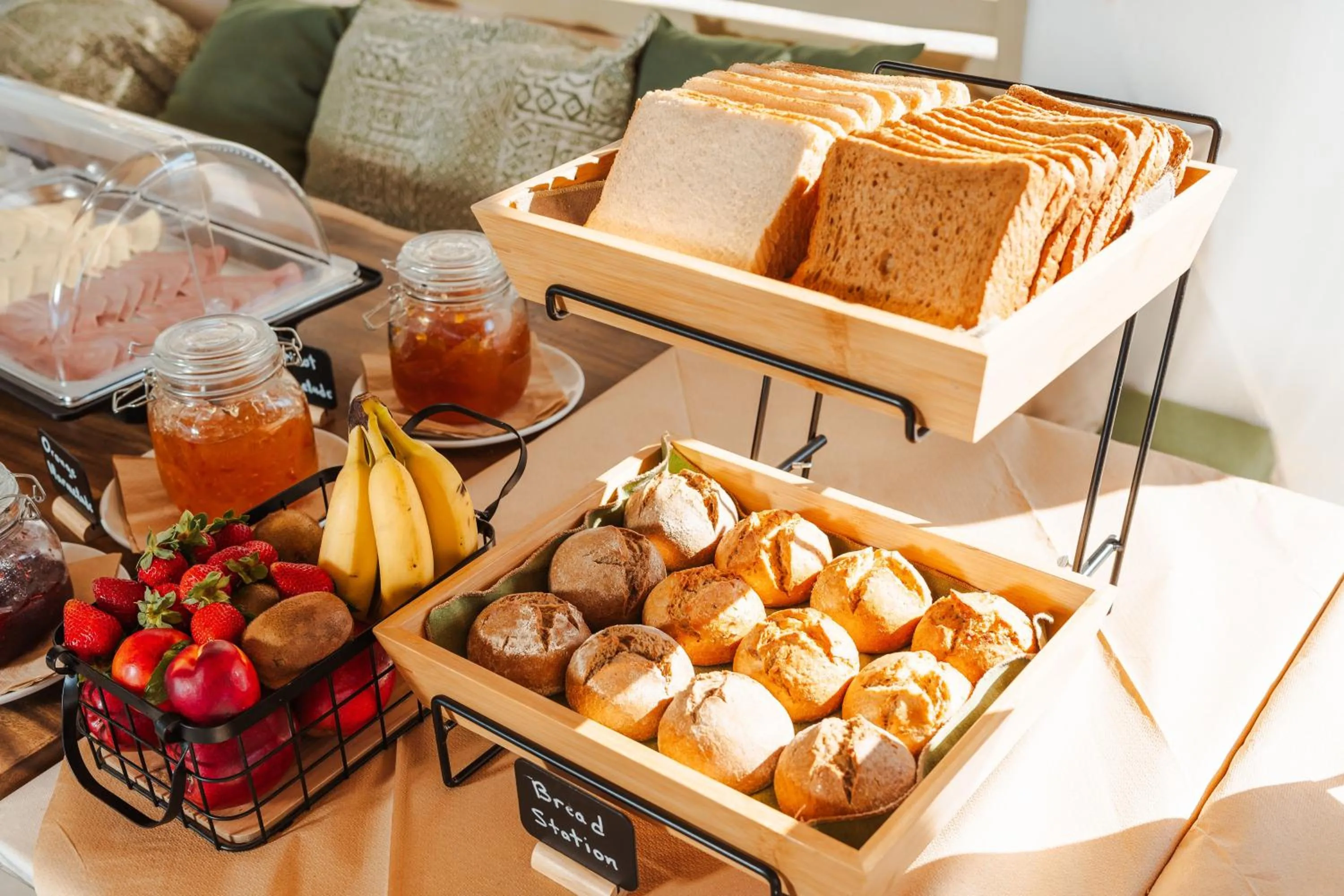 Food and drinks in Almiriki Naxos Beachside Living