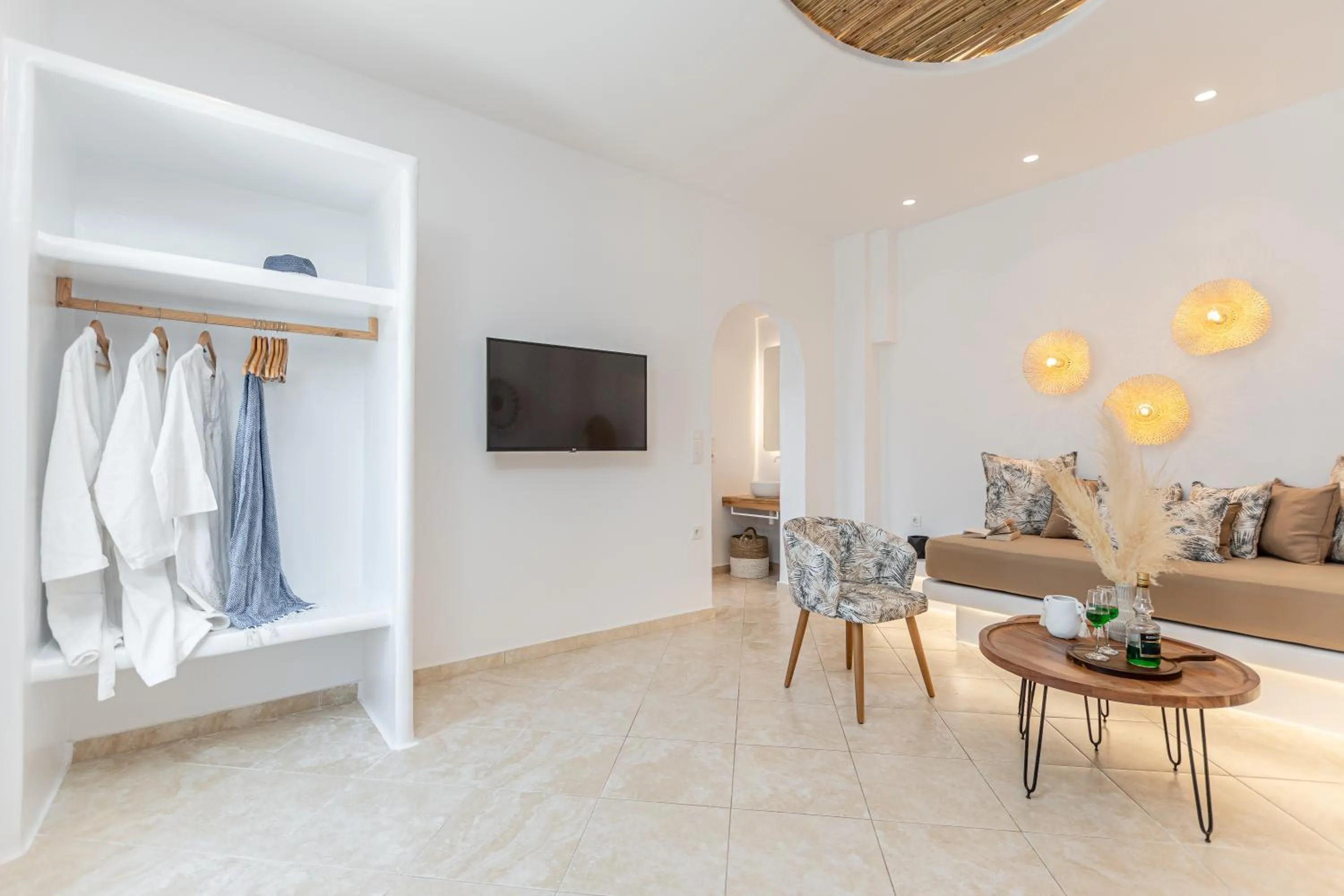 Restaurant/places to eat in Almiriki Naxos Beachside Living