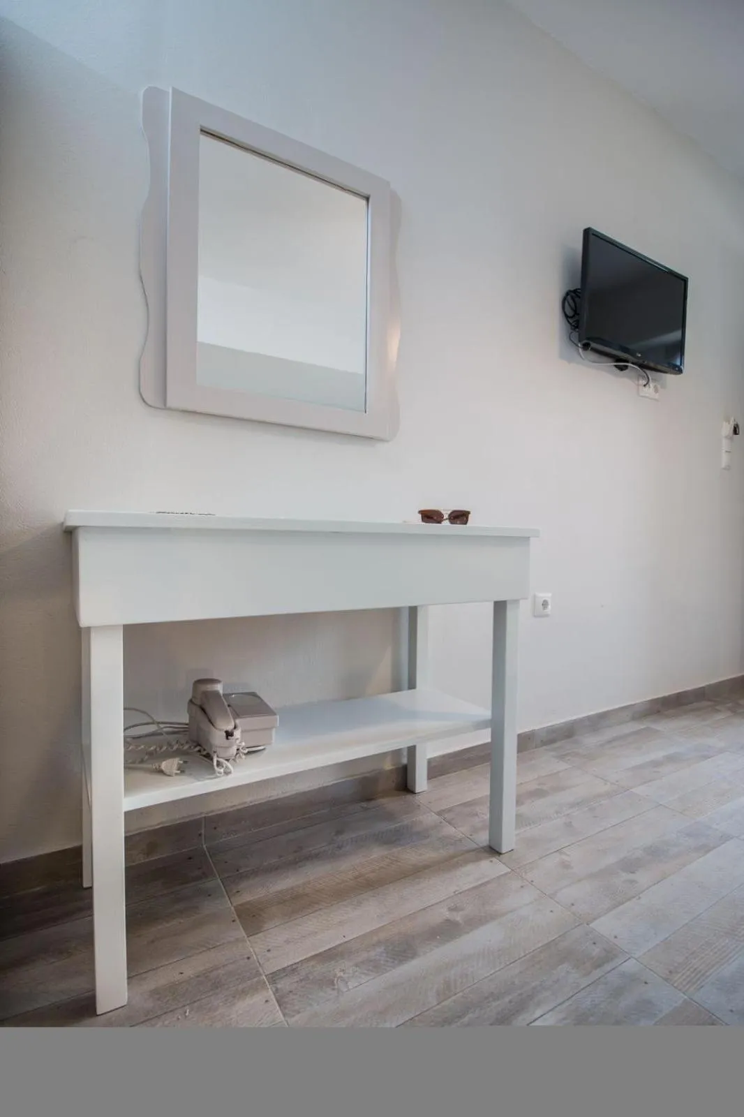 TV and multimedia in Almiriki Naxos Beachside Living