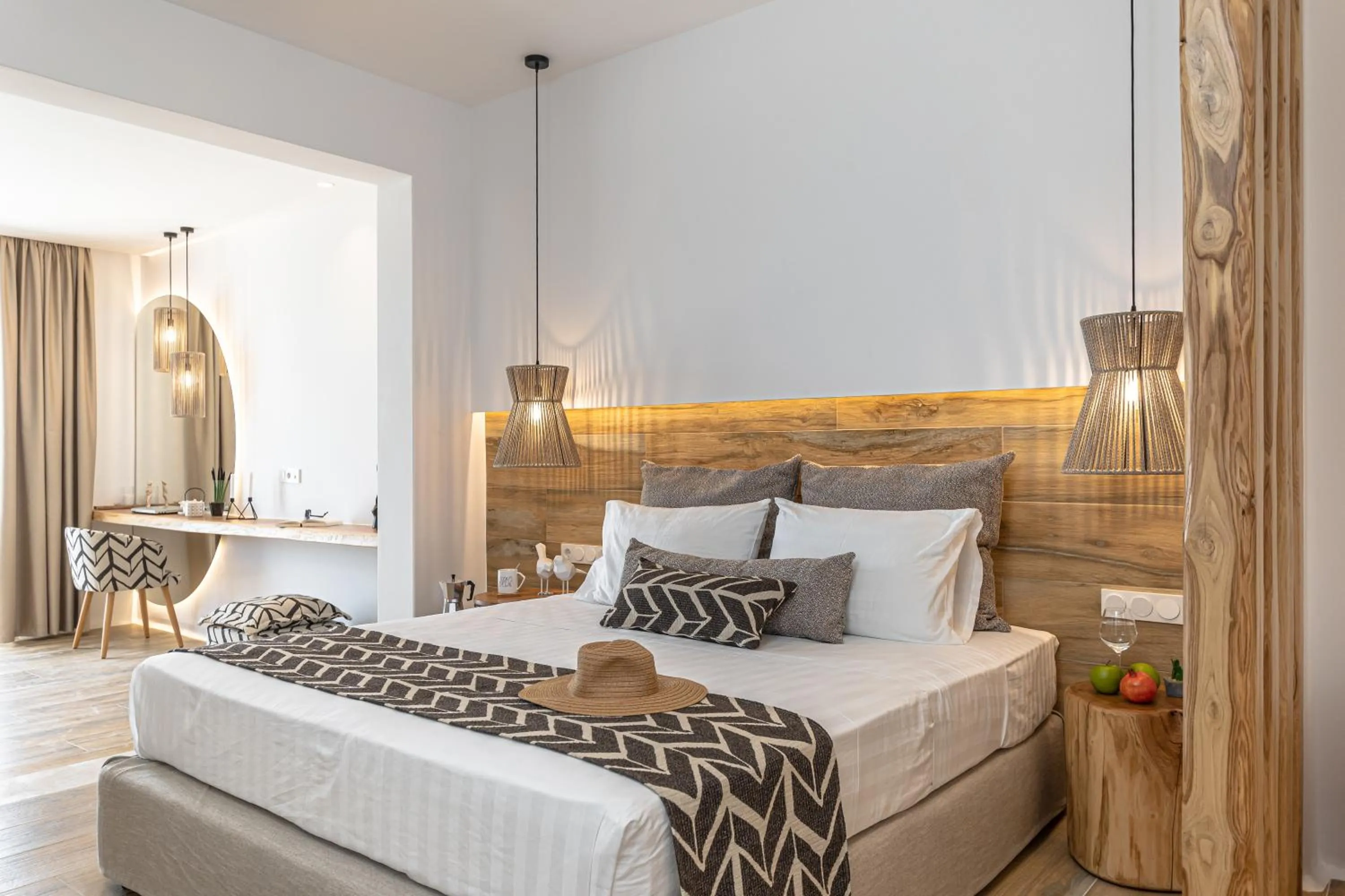 Restaurant/places to eat, Bed in Almiriki Naxos Beachside Living