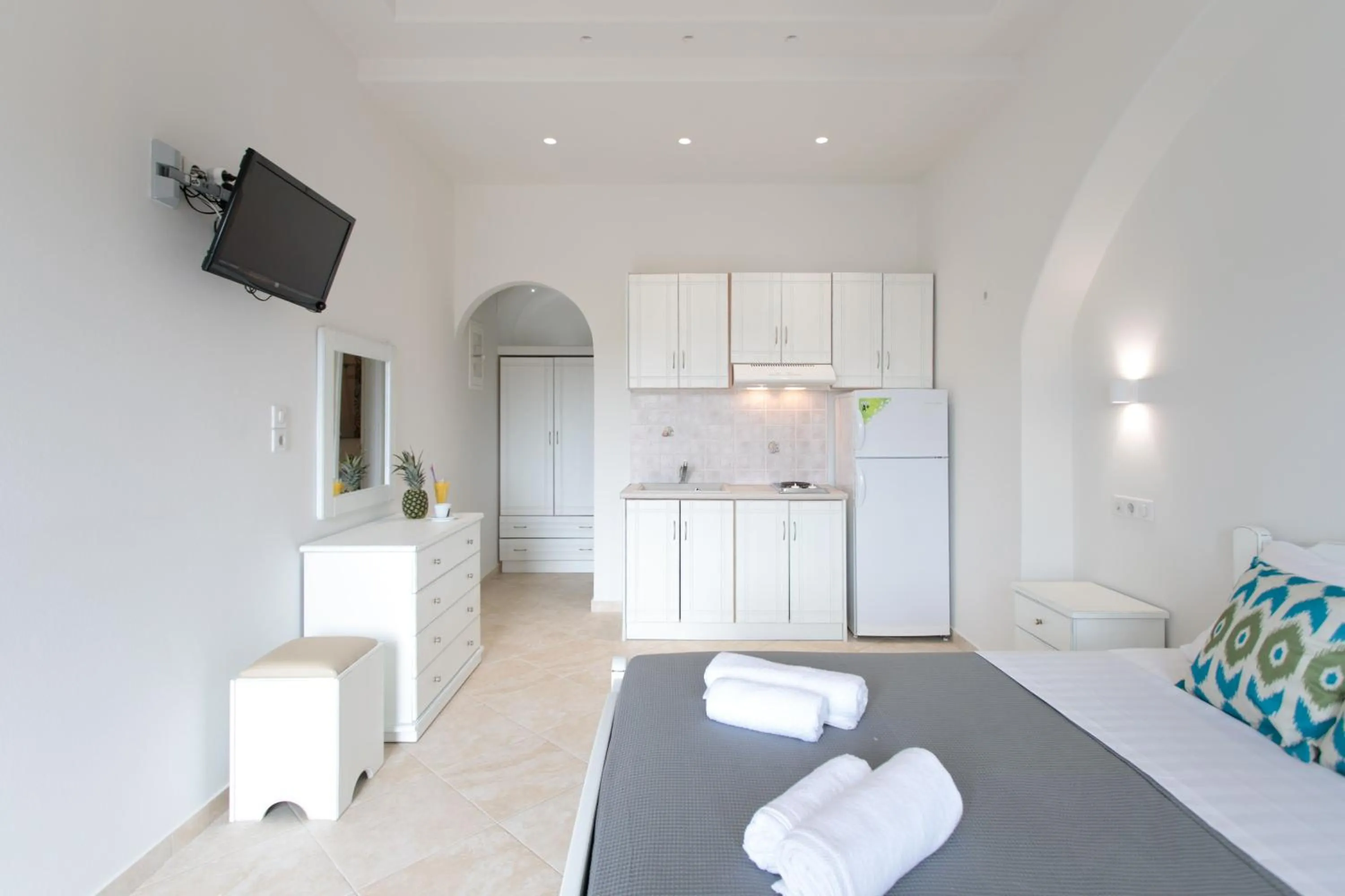 Restaurant/places to eat, Bed in Almiriki Naxos Beachside Living