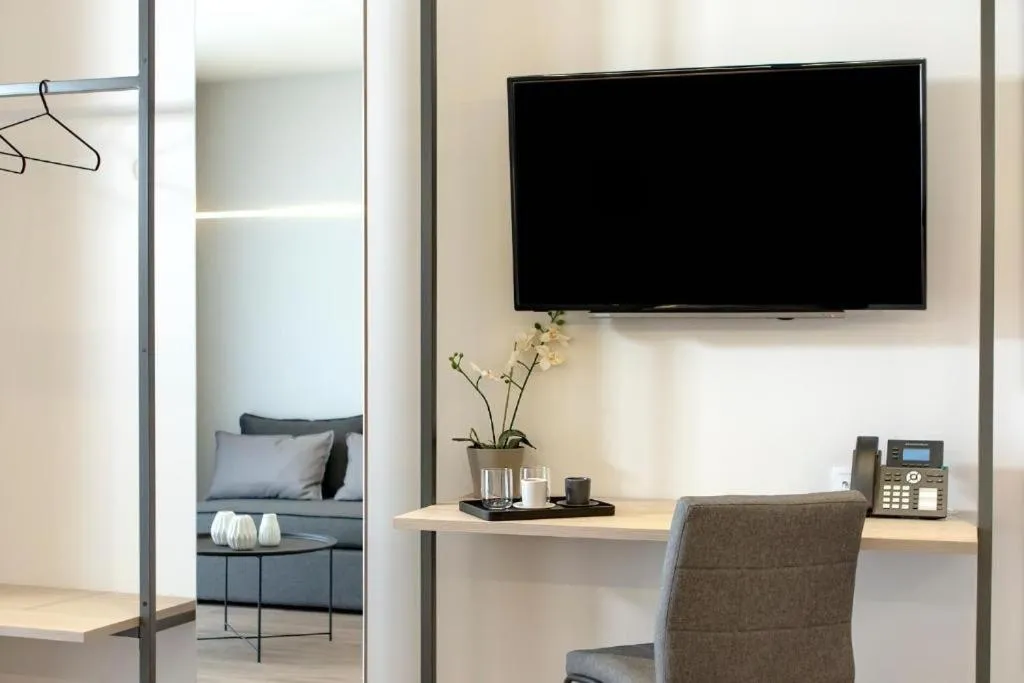 TV and multimedia in Local Urban Living