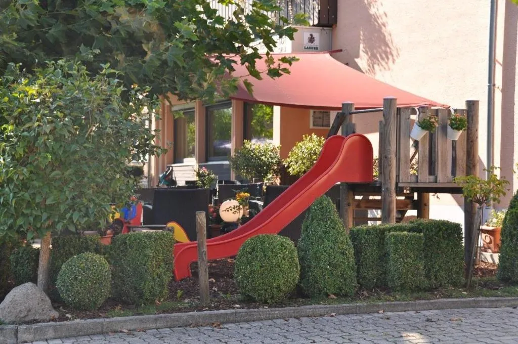 Garden in Hotel Höllsteiner Hof