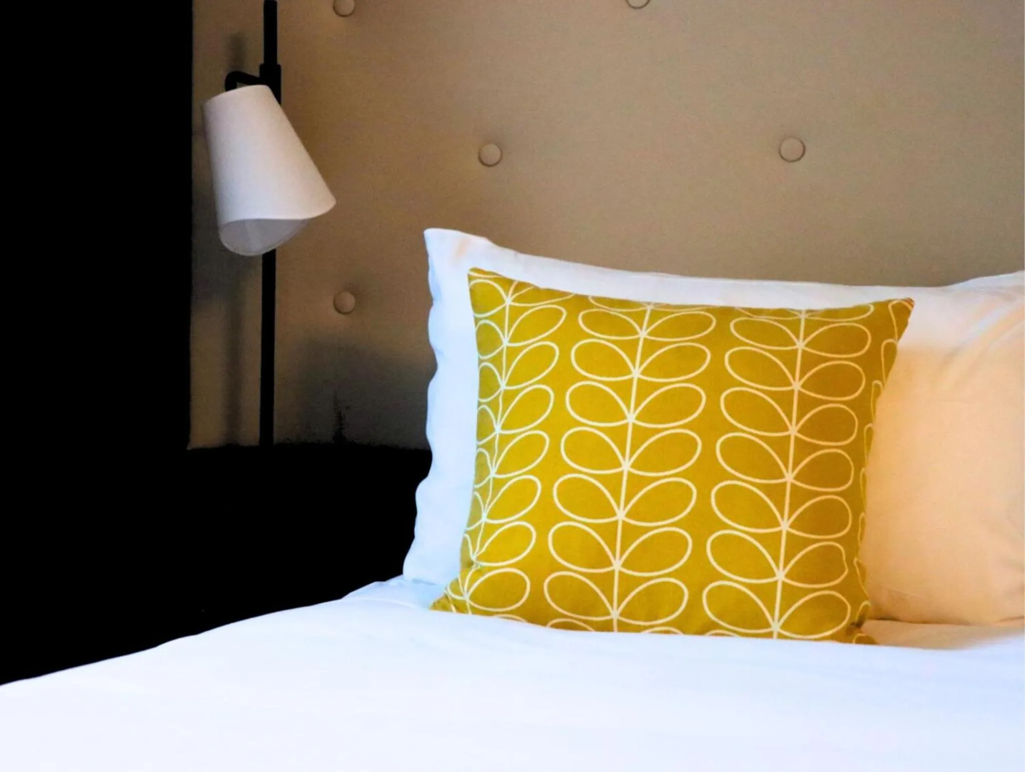 Bed in Garner Hotel Preston Samlesbury by IHG