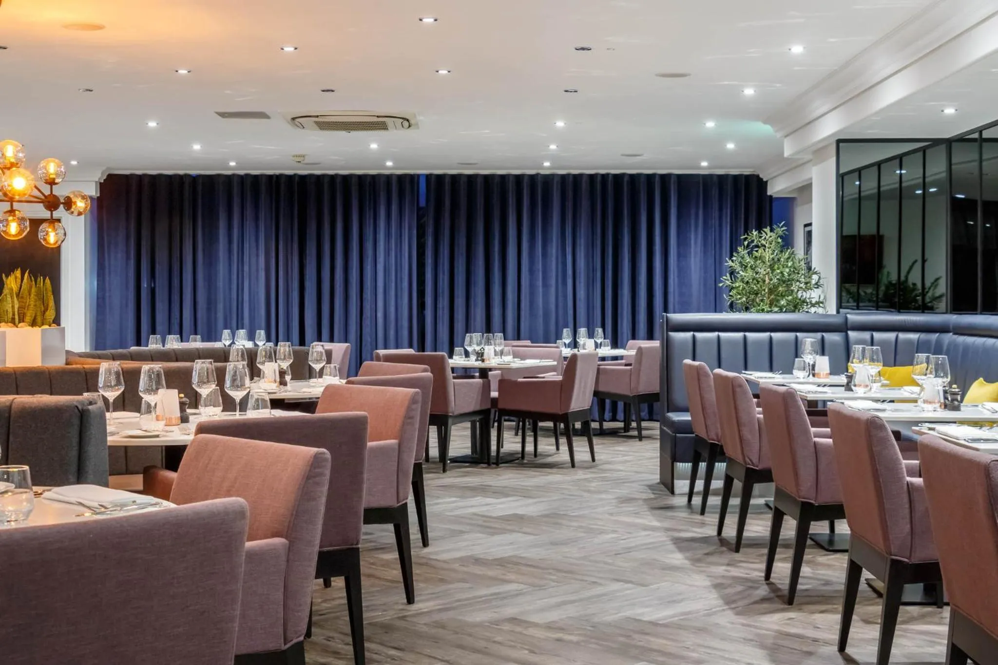 Restaurant/places to eat in Garner Hotel Preston Samlesbury by IHG