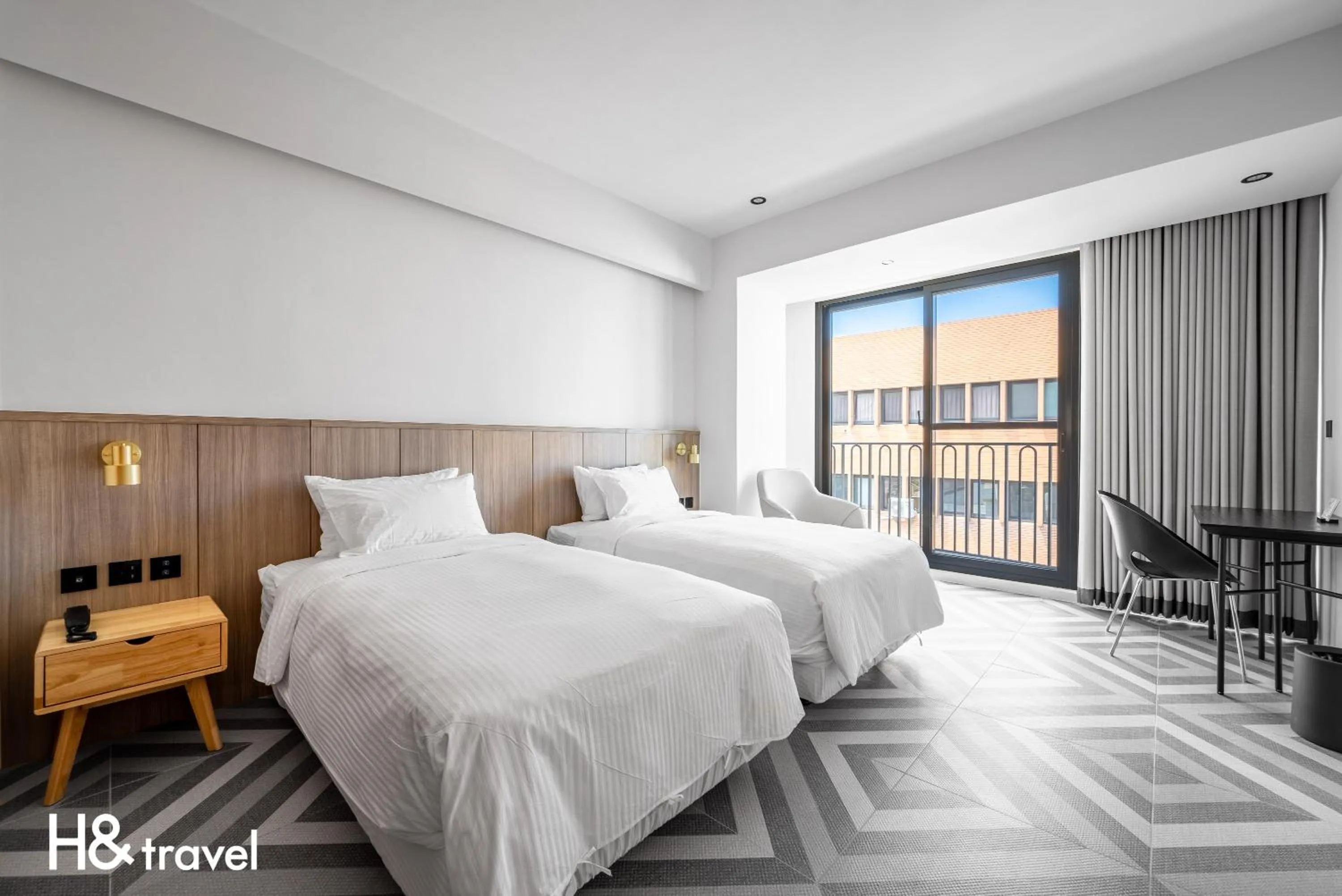 Photo of the whole room, Bed in Black Horn B&B