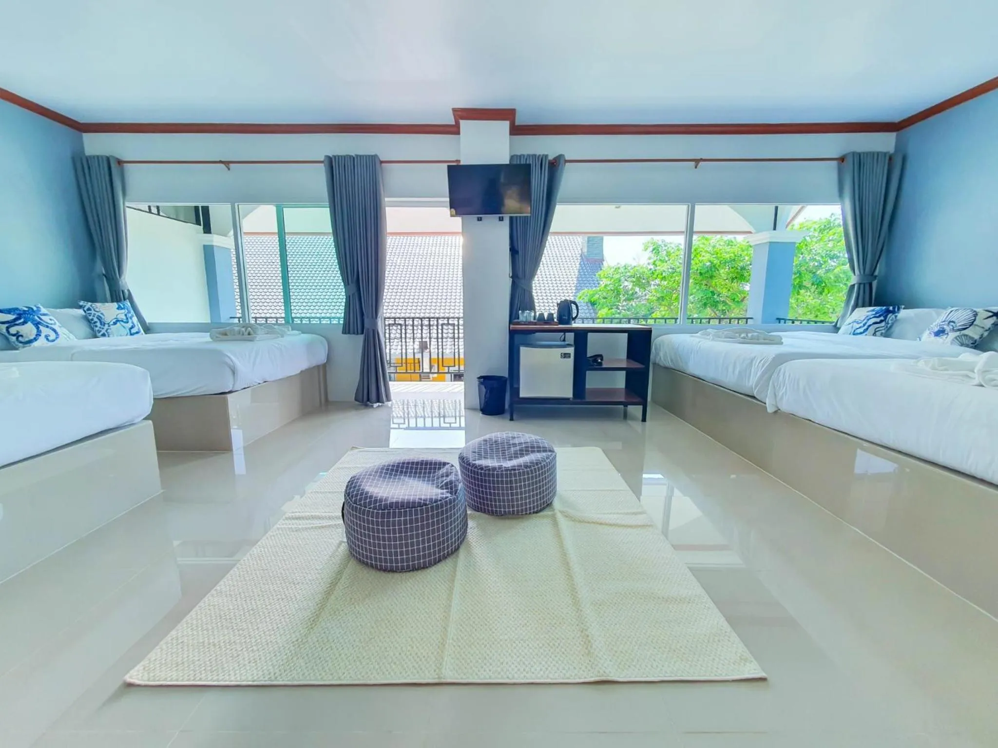 Photo of the whole room, Bed in Seattle Samaesarn Resort