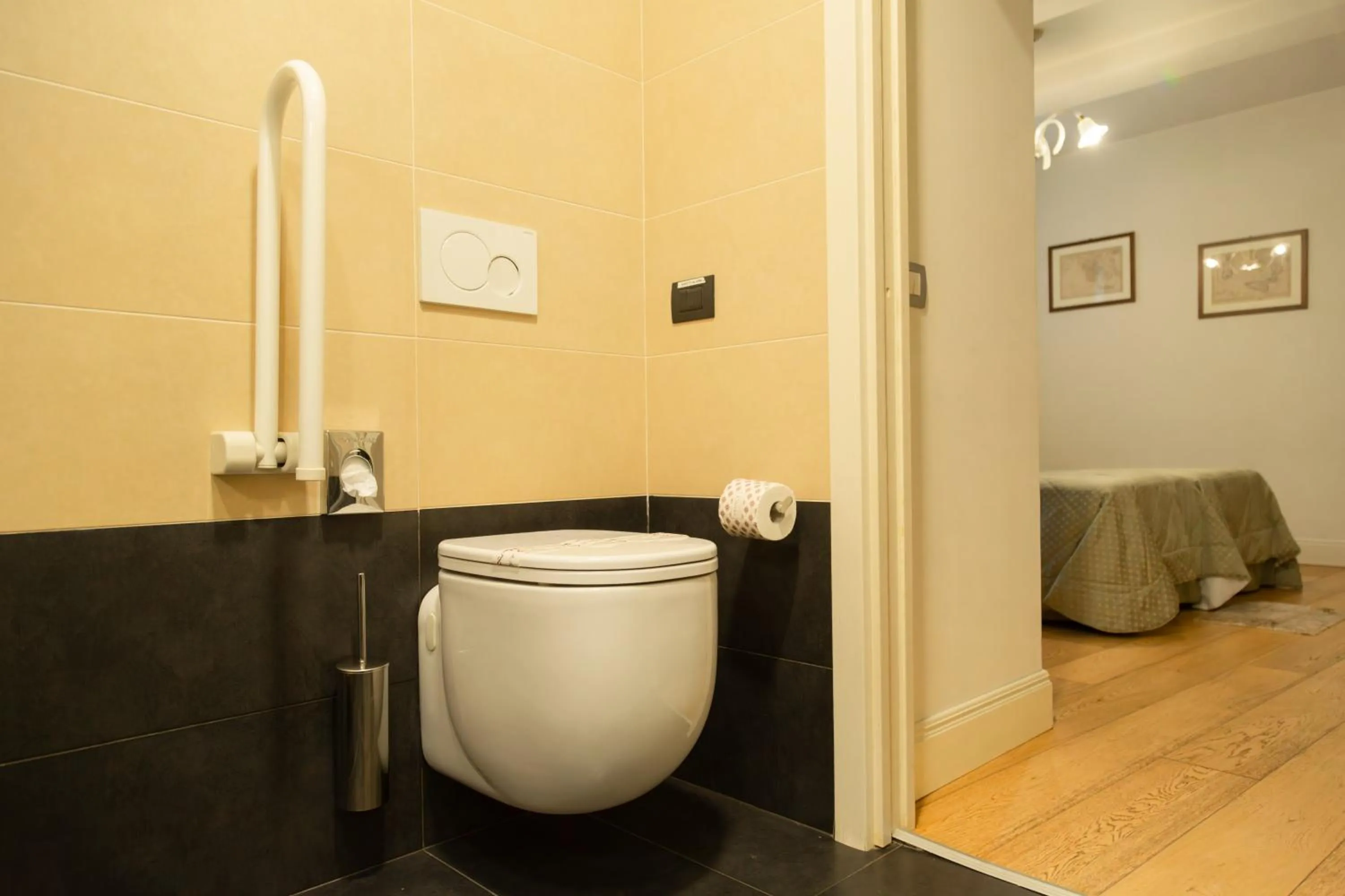 Toilet in Hotel Sant'Antonin