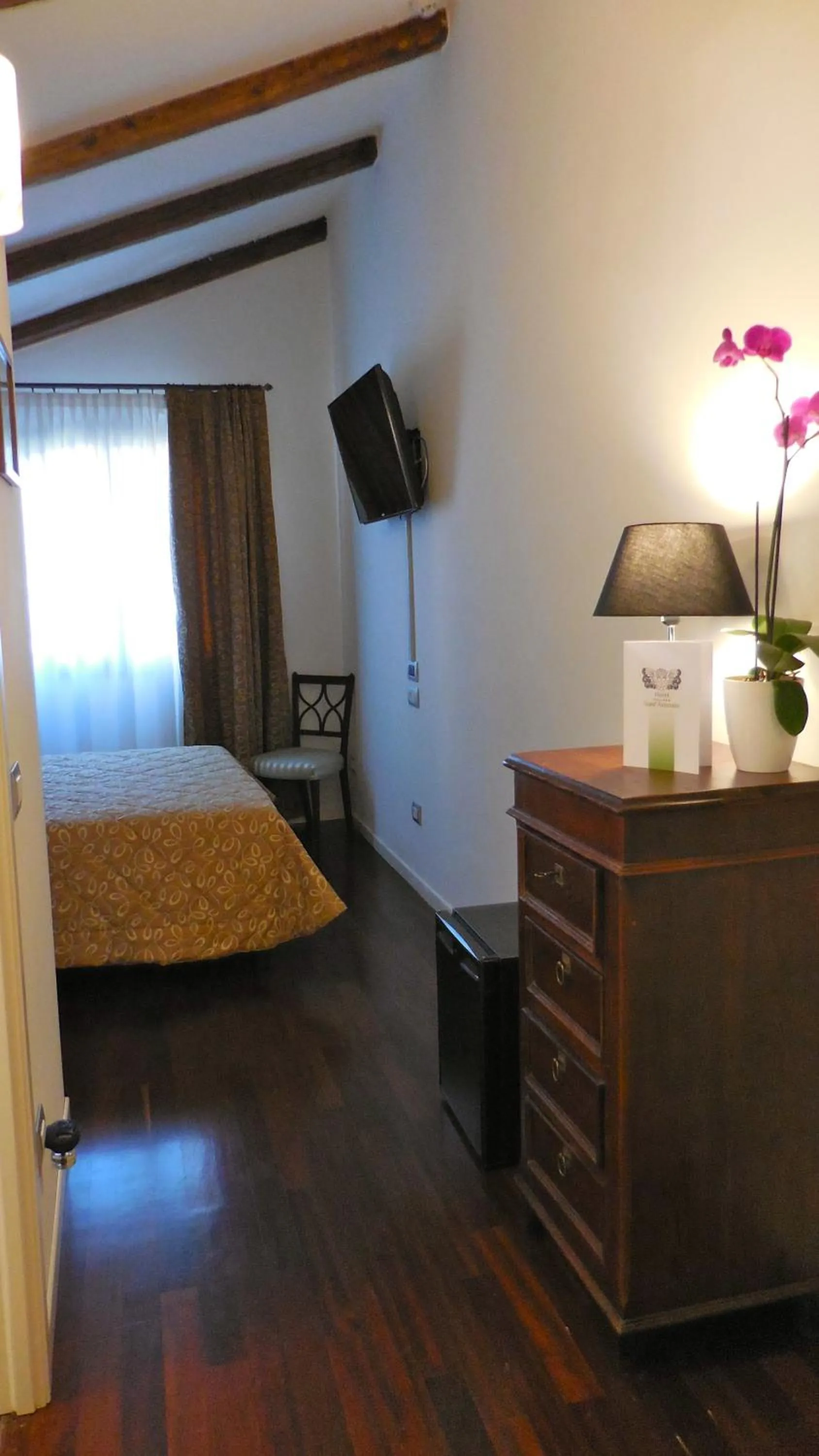 Photo of the whole room, Bed in Hotel Sant'Antonin