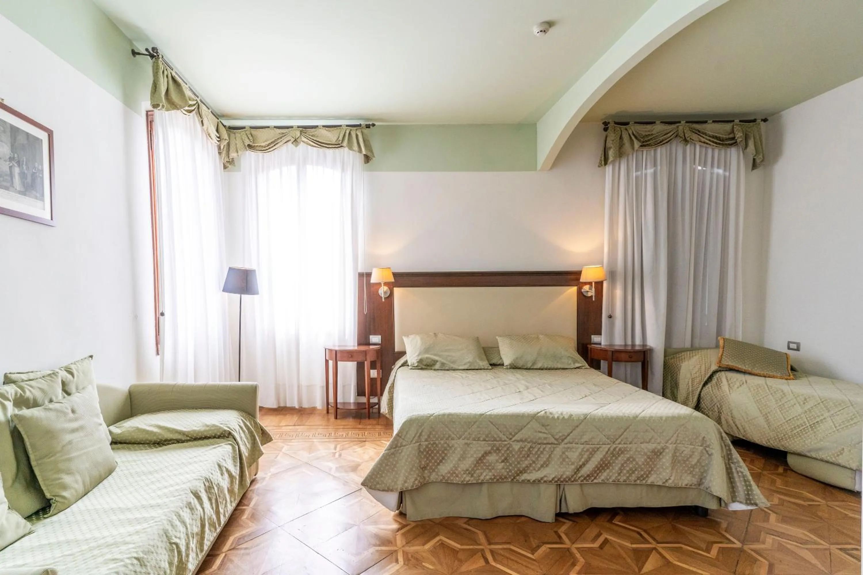 Photo of the whole room, Bed in Hotel Sant'Antonin