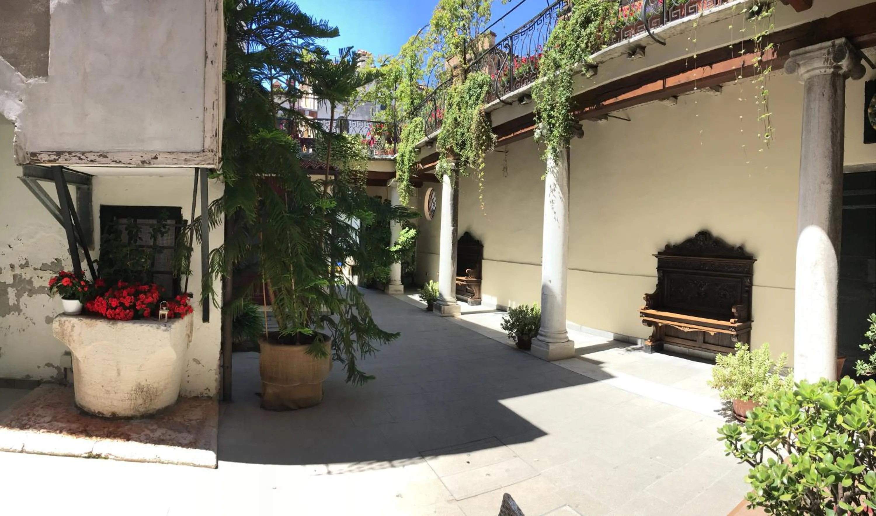 Facade/entrance in Hotel Sant'Antonin