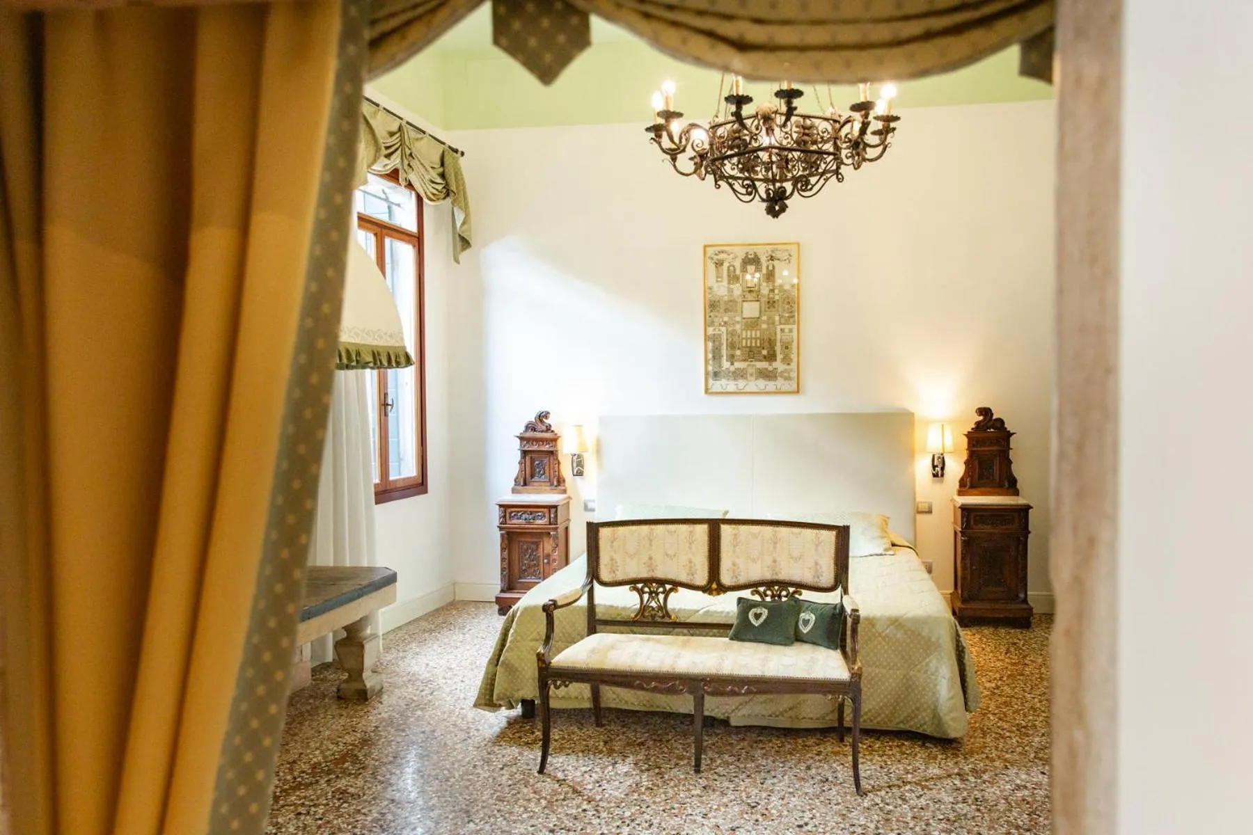 Decorative detail in Hotel Sant'Antonin